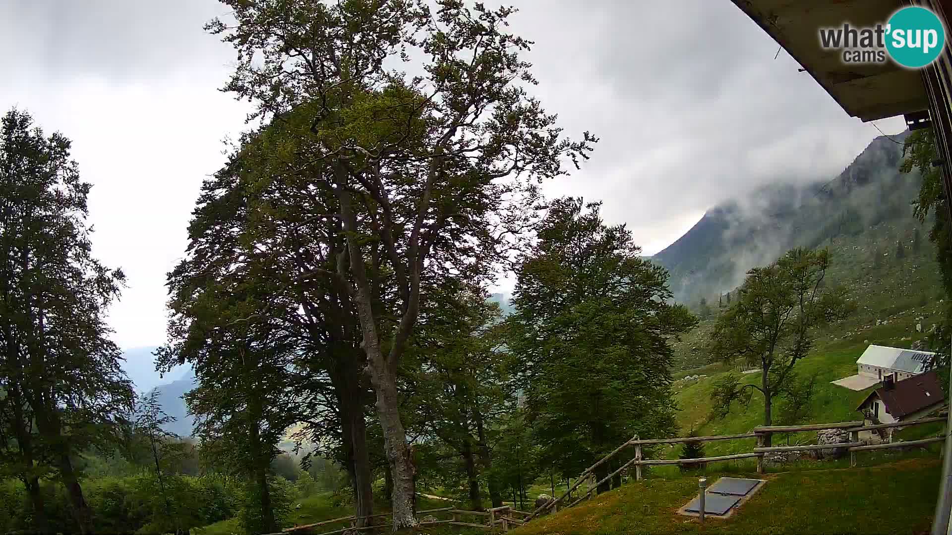 Refuge de la montagne Planina Razor caméra en direct (1315) | vue sur Tolminski Migovec