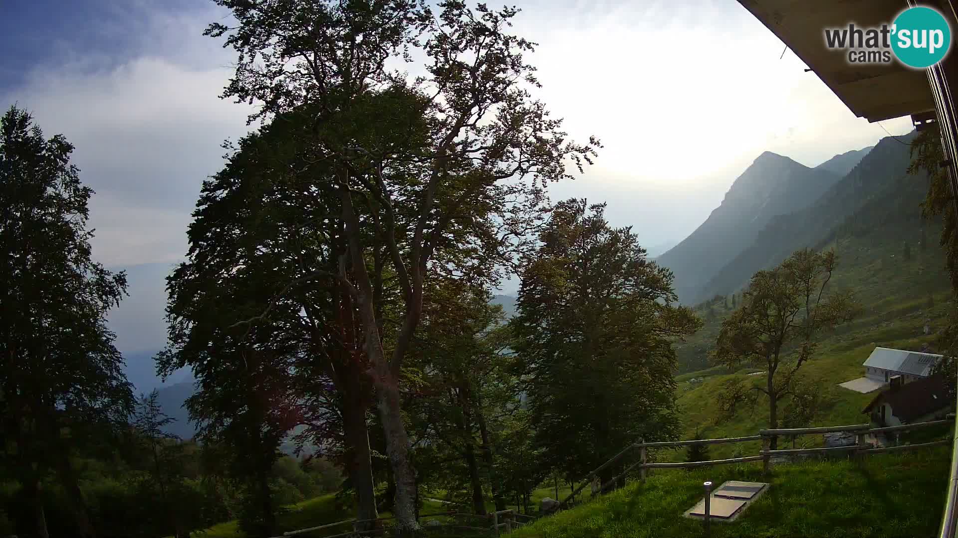 Planina Razor Mountain Hut live cam (1315) | view to Tolminski Migovec