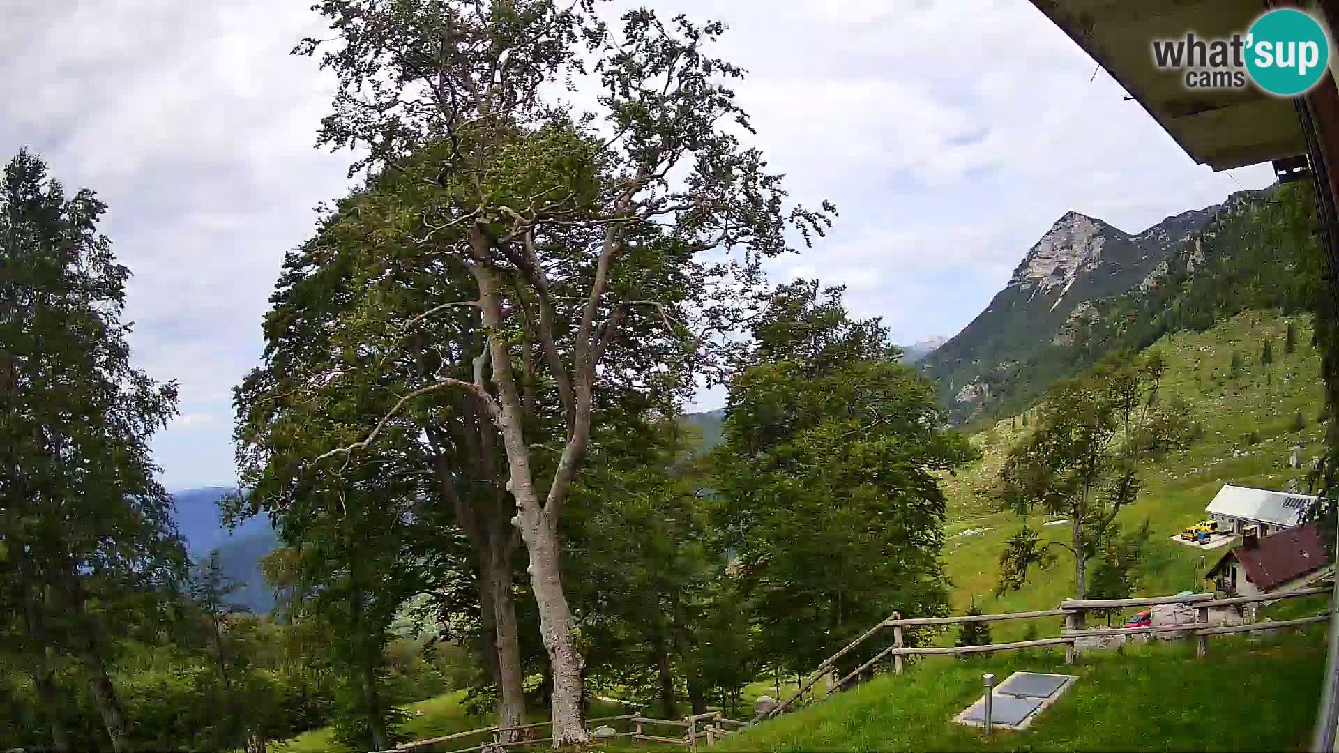 Refuge de la montagne Planina Razor caméra en direct (1315) | vue sur Tolminski Migovec
