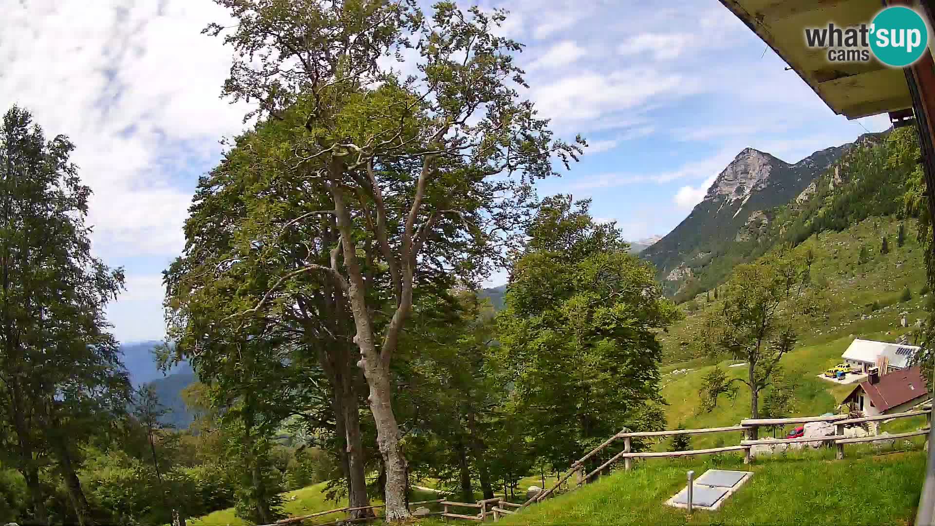 Baita di montagna Planina Razor webcam (1315) | vista su Tolminski Migovec
