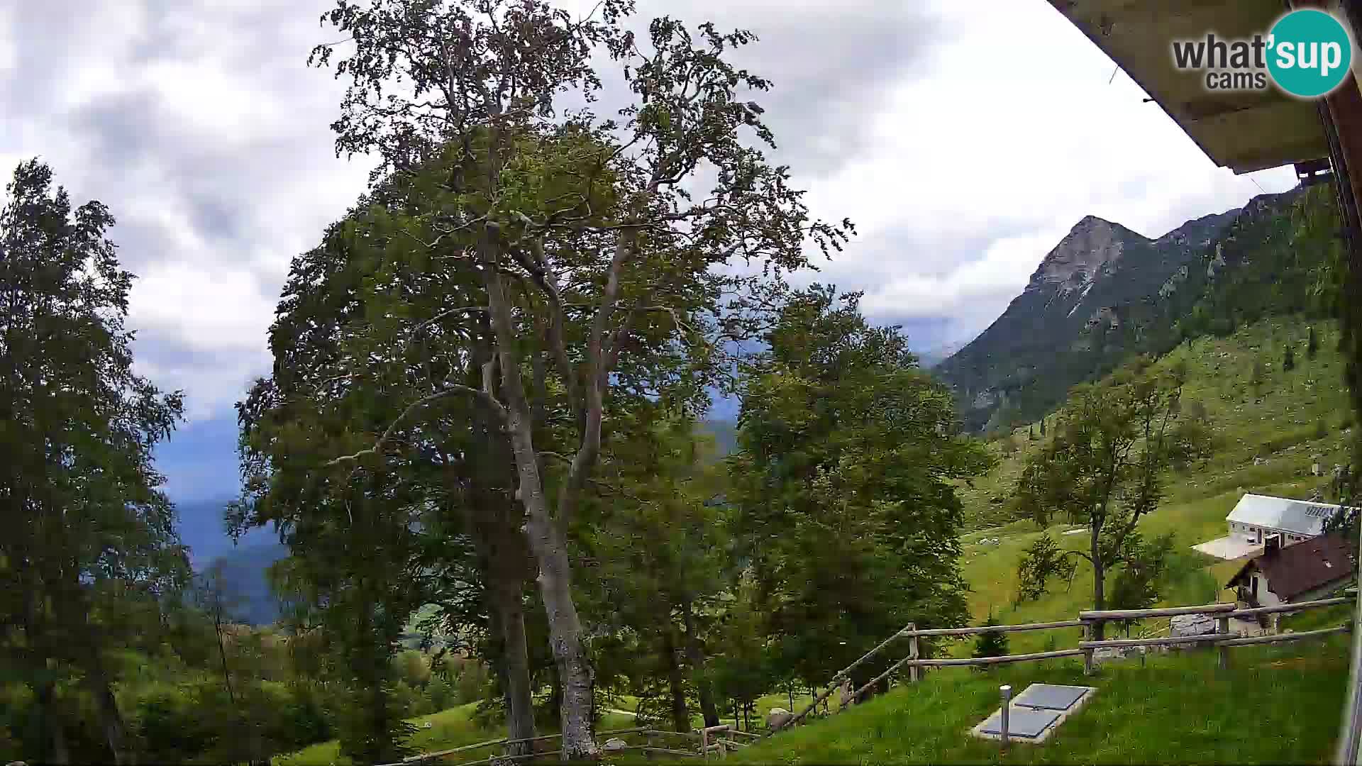 Refuge de la montagne Planina Razor caméra en direct (1315) | vue sur Tolminski Migovec