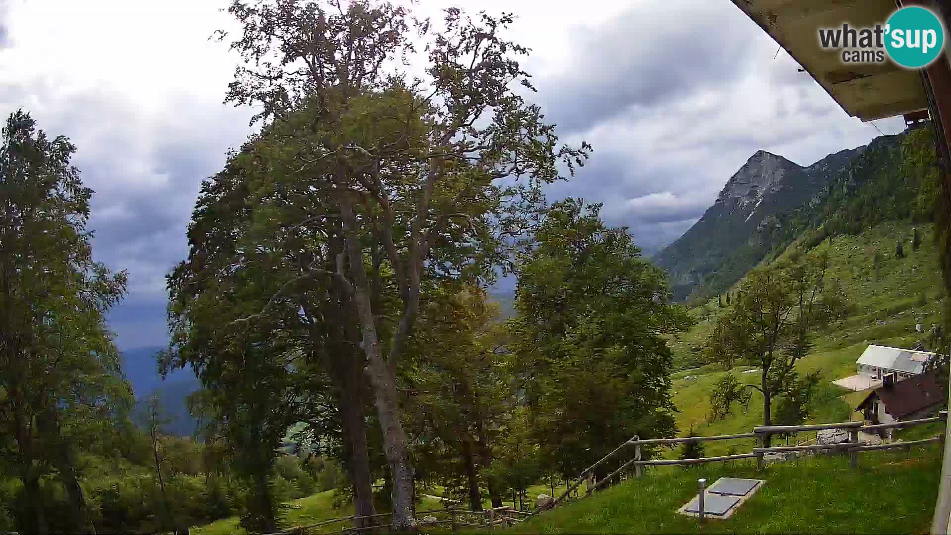 Planinarski dom na planini Razor (1315) | Pogled na Tolminski Migovec