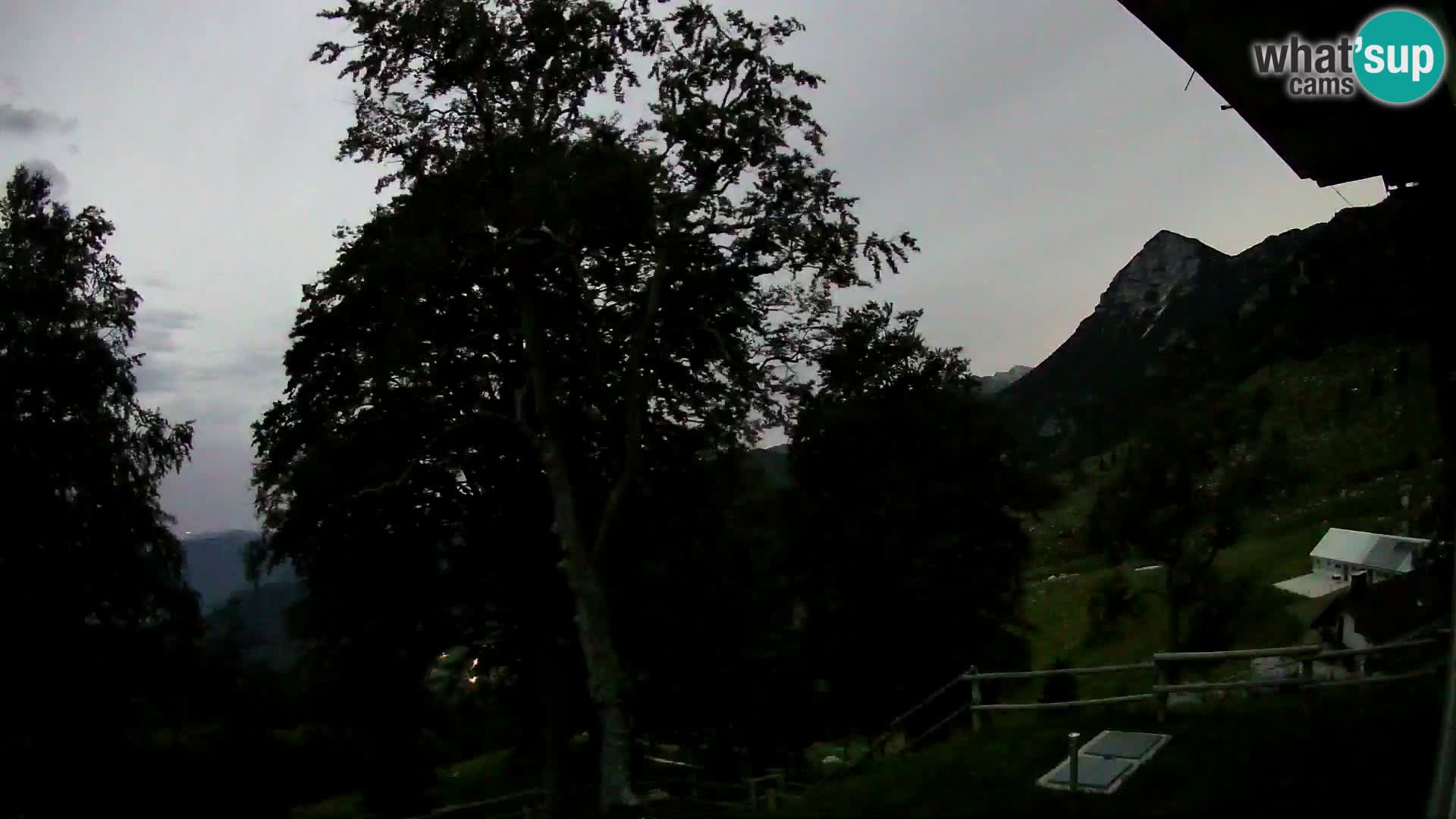 Refuge de la montagne Planina Razor caméra en direct (1315) | vue sur Tolminski Migovec