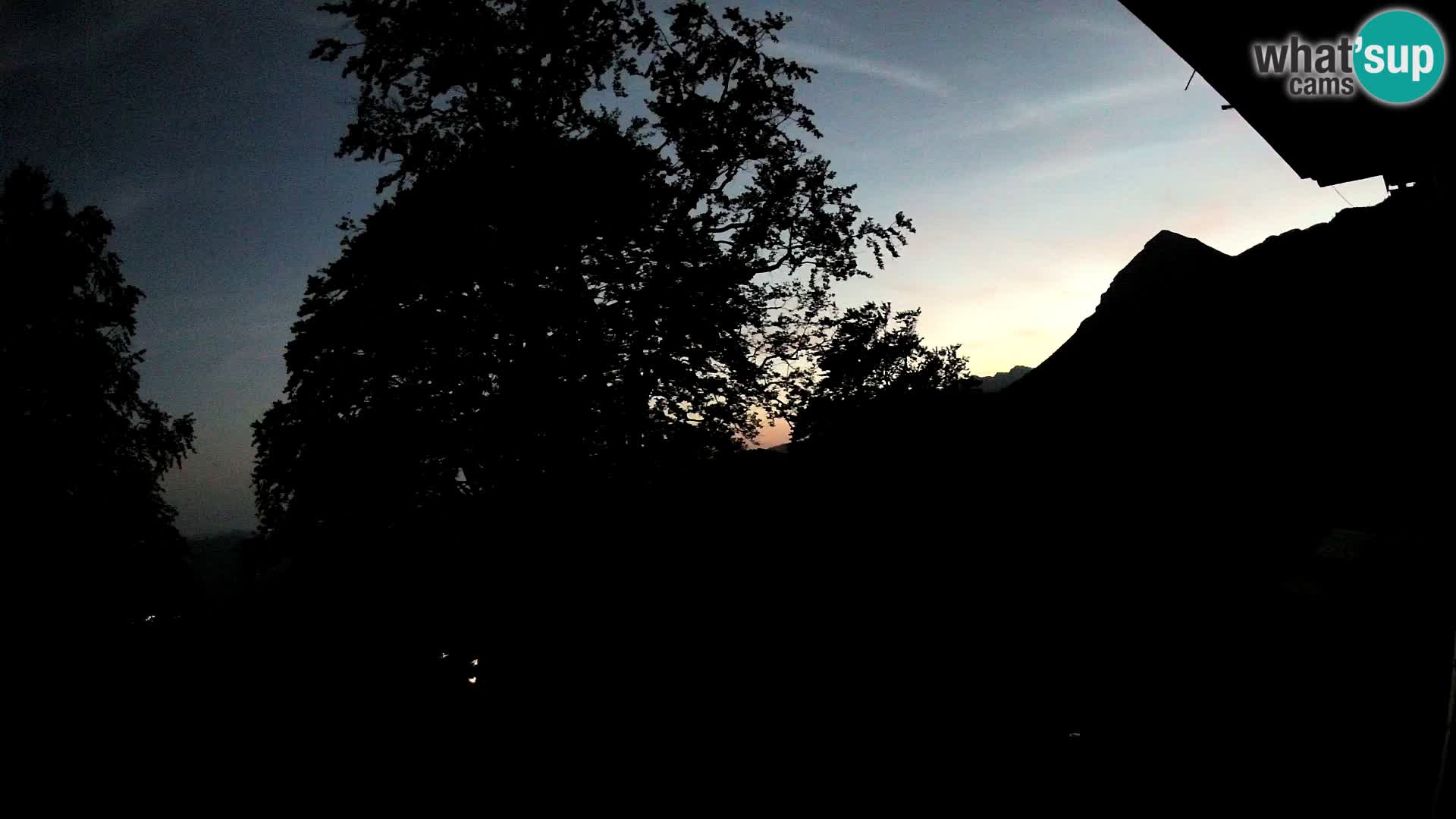 Planina Razor Mountain Hut live cam (1315) | view to Tolminski Migovec