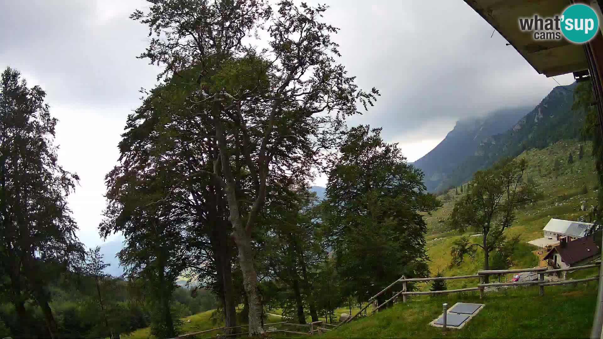 Planina Razor Mountain Hut live cam (1315) | view to Tolminski Migovec