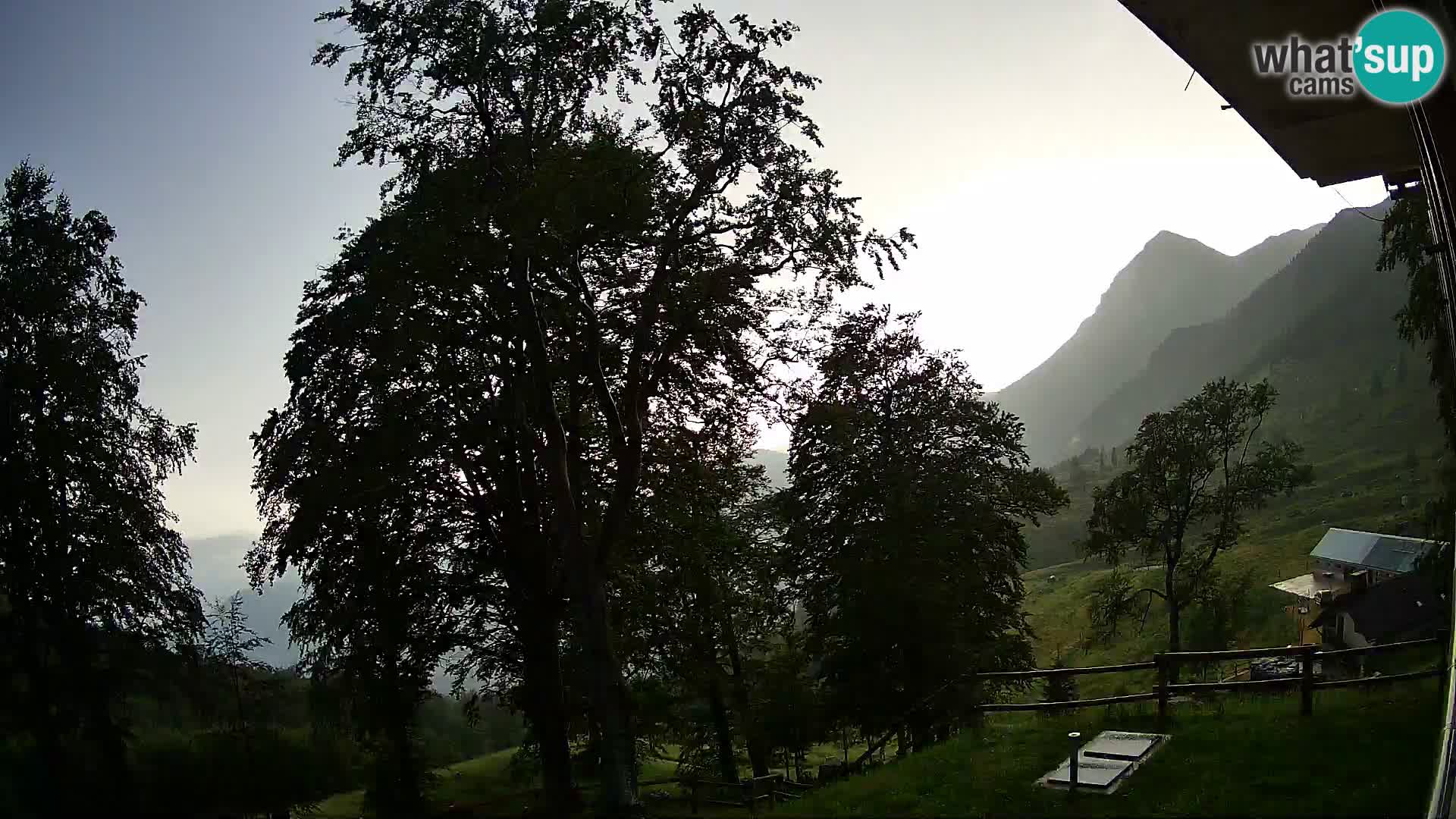 Planina Razor Mountain Hut live cam (1315) | view to Tolminski Migovec