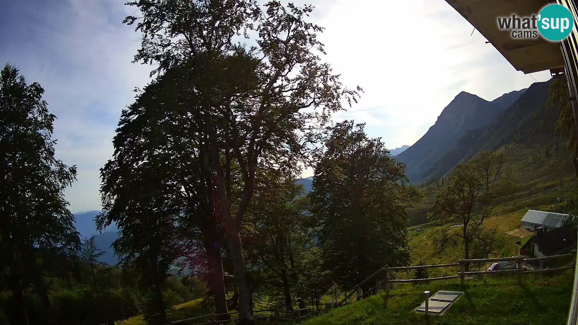 Planina Razor Mountain Hut live cam (1315) | view to Tolminski Migovec
