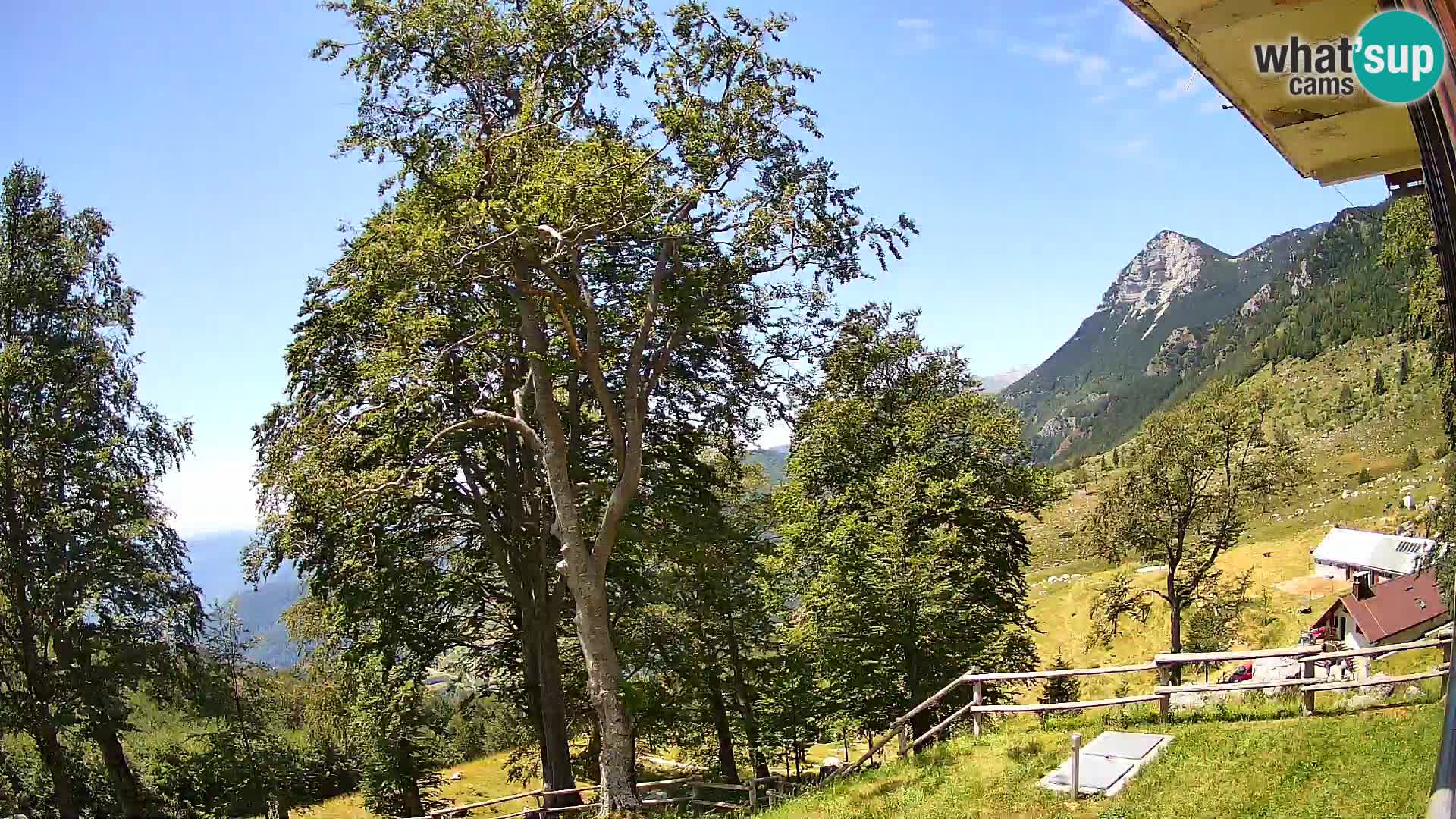 Refuge de la montagne Planina Razor caméra en direct (1315) | vue sur Tolminski Migovec