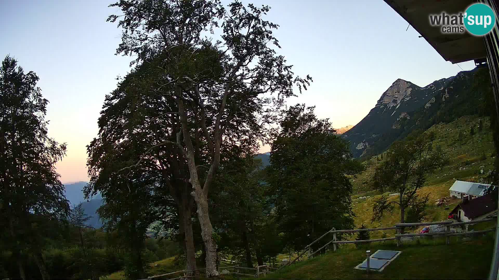 Planina Razor Mountain Hut live cam (1315) | view to Tolminski Migovec