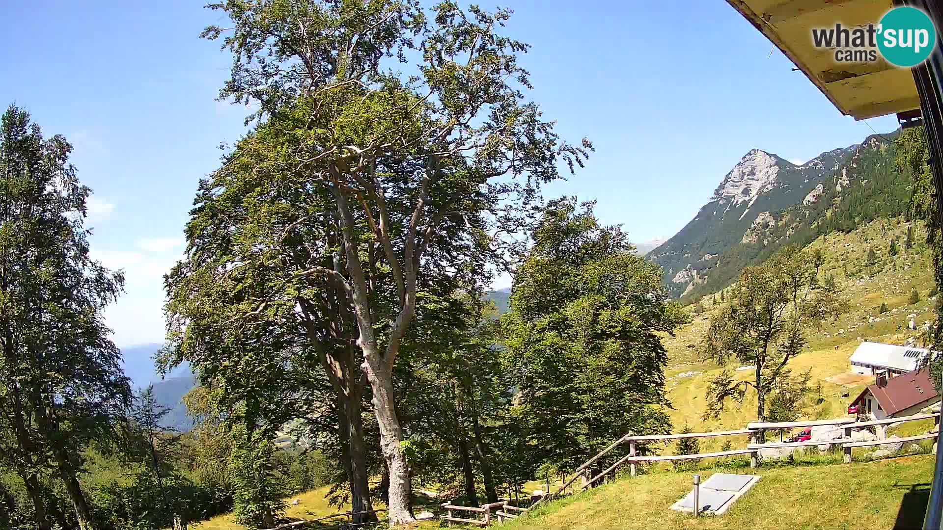 Refuge de la montagne Planina Razor caméra en direct (1315) | vue sur Tolminski Migovec
