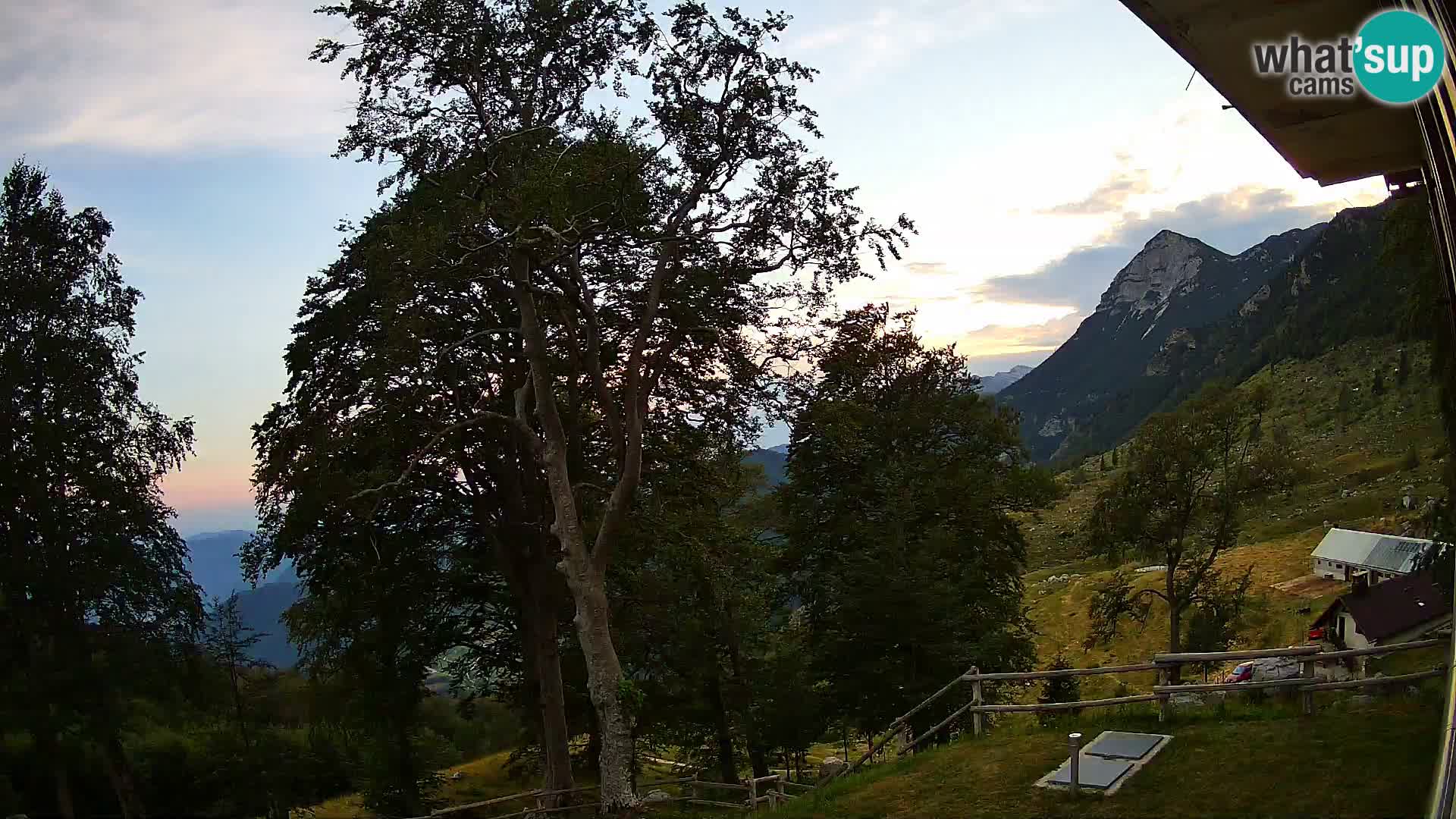 Refuge de la montagne Planina Razor caméra en direct (1315) | vue sur Tolminski Migovec