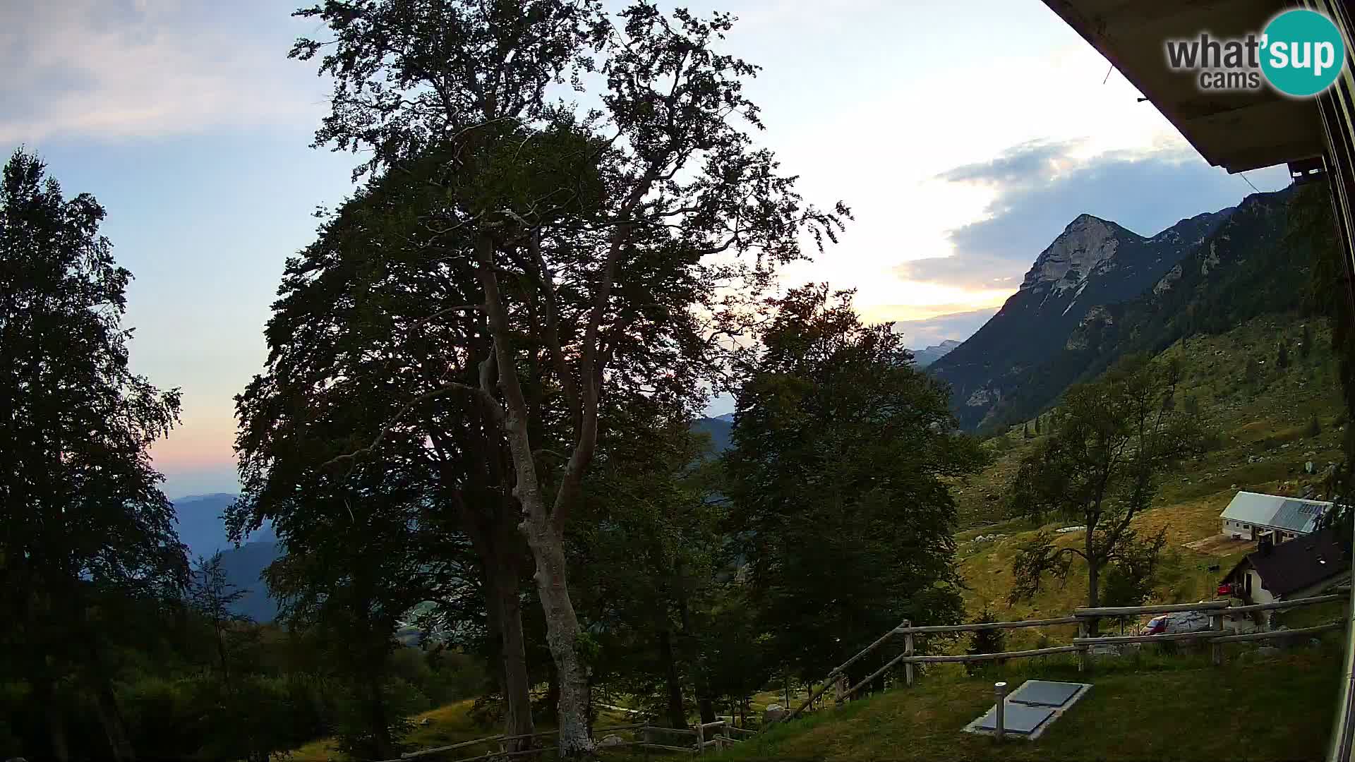 Planina Razor Mountain Hut live cam (1315) | view to Tolminski Migovec