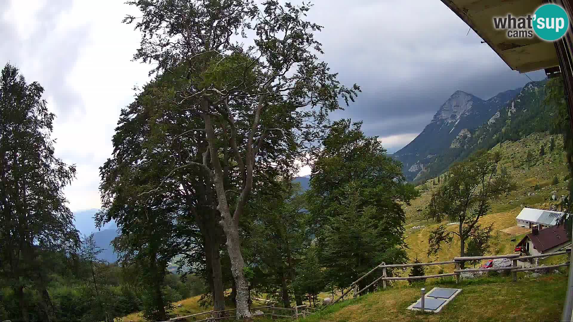 Planina Razor Bergütte Webcam (1315) | Blick auf Tolminski Migovec