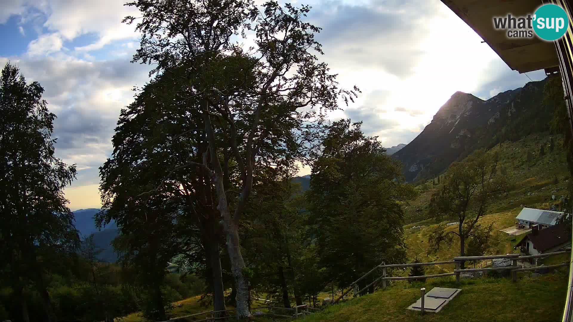 Planina Razor Mountain Hut live cam (1315) | view to Tolminski Migovec