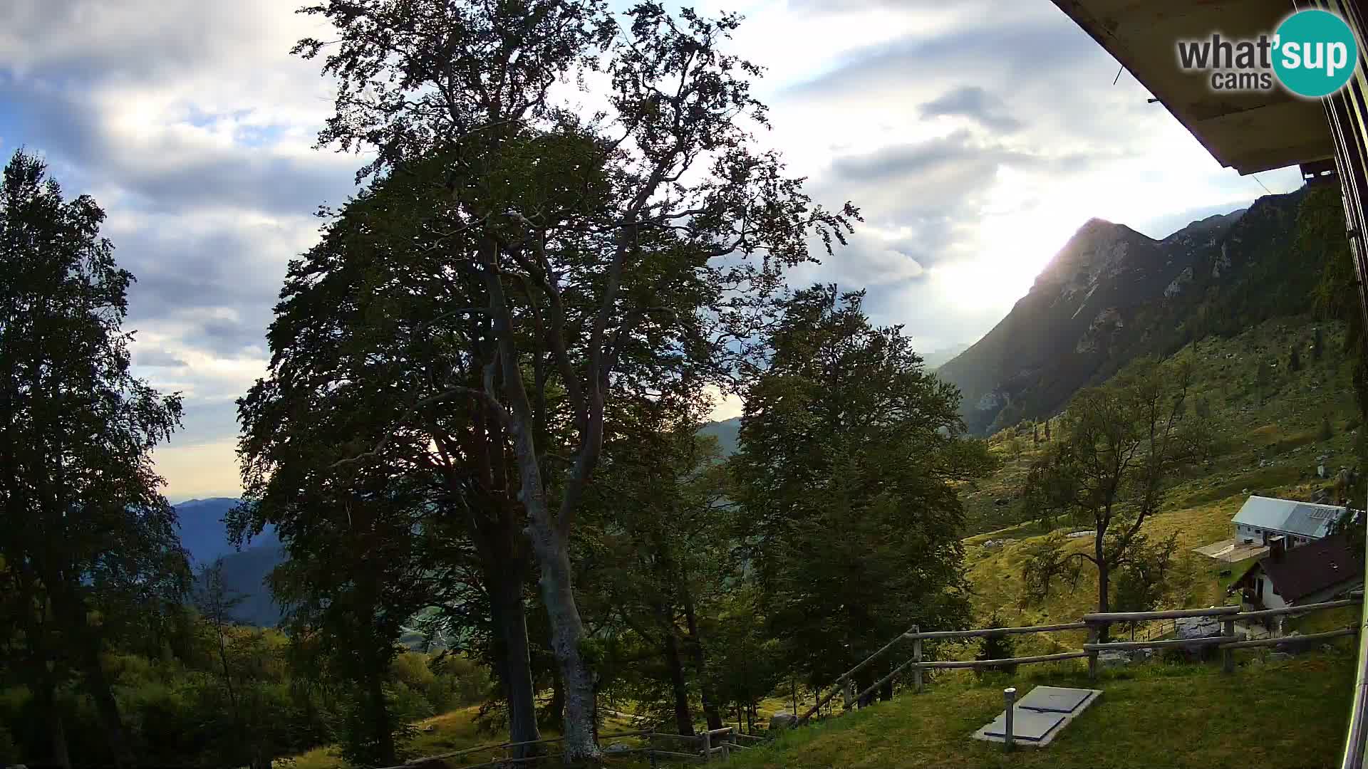Planina Razor Mountain Hut live cam (1315) | view to Tolminski Migovec