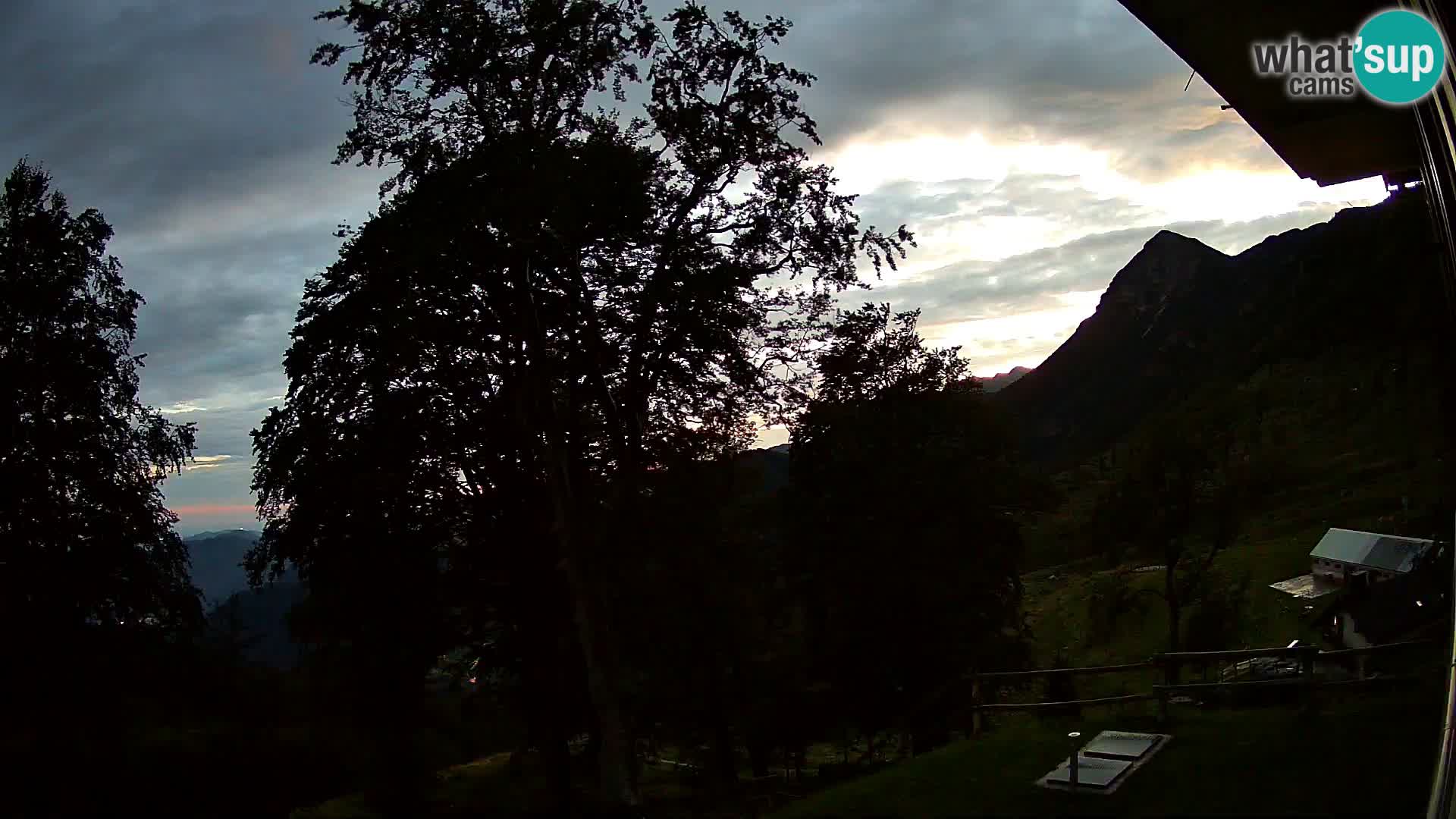 Planina Razor Bergütte Webcam (1315) | Blick auf Tolminski Migovec