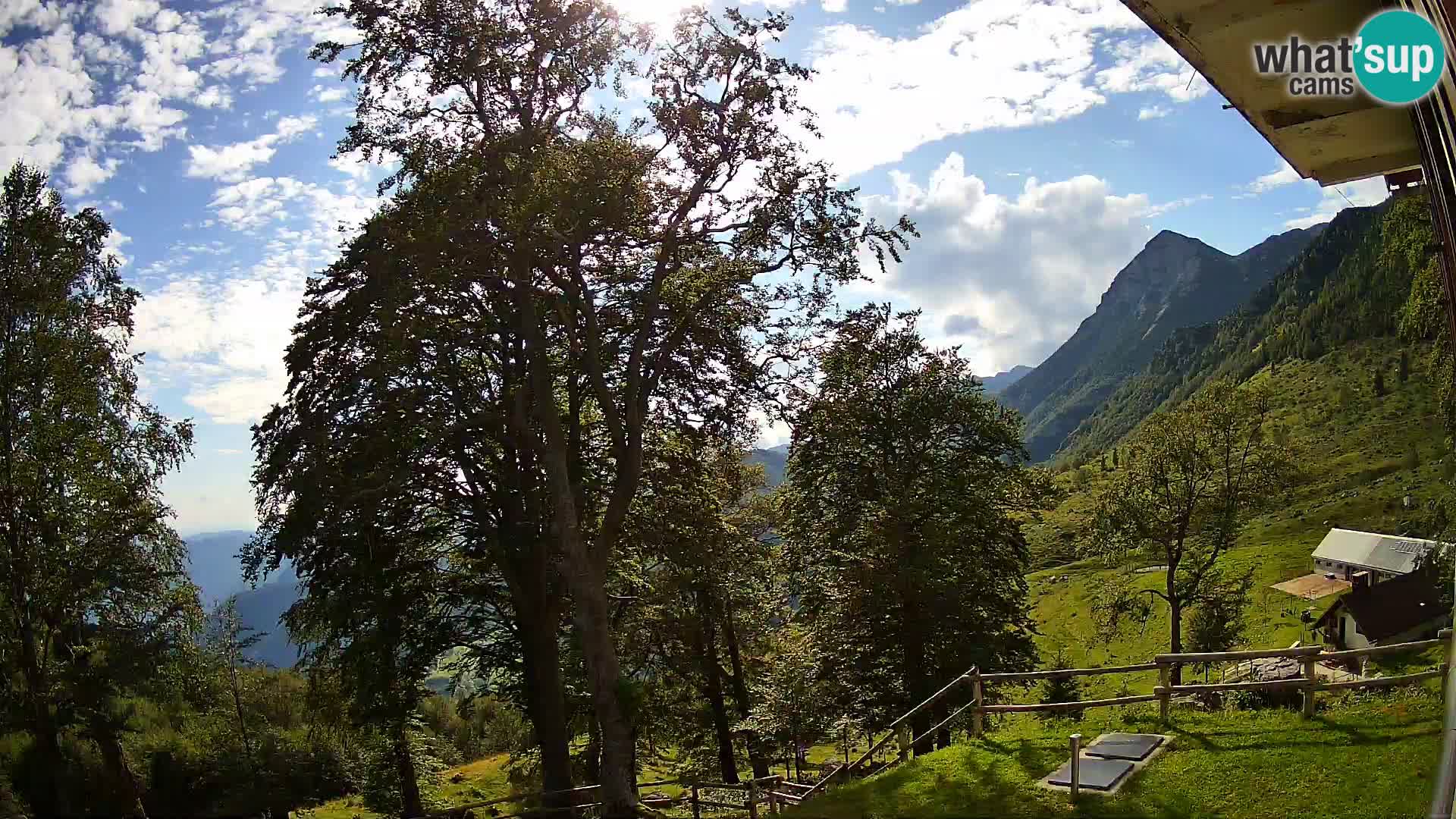 Planina Razor Mountain Hut live cam (1315) | view to Tolminski Migovec