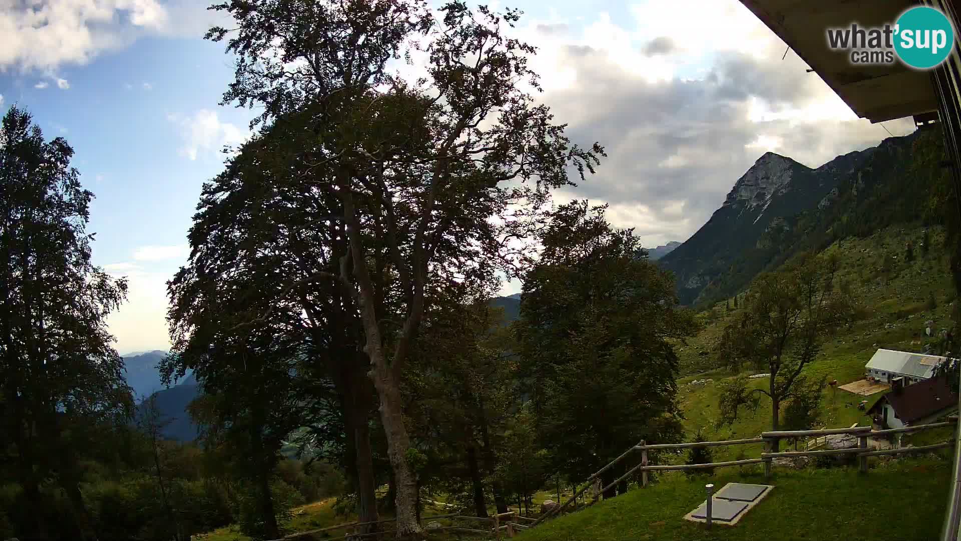 Planina Razor Mountain Hut live cam (1315) | view to Tolminski Migovec