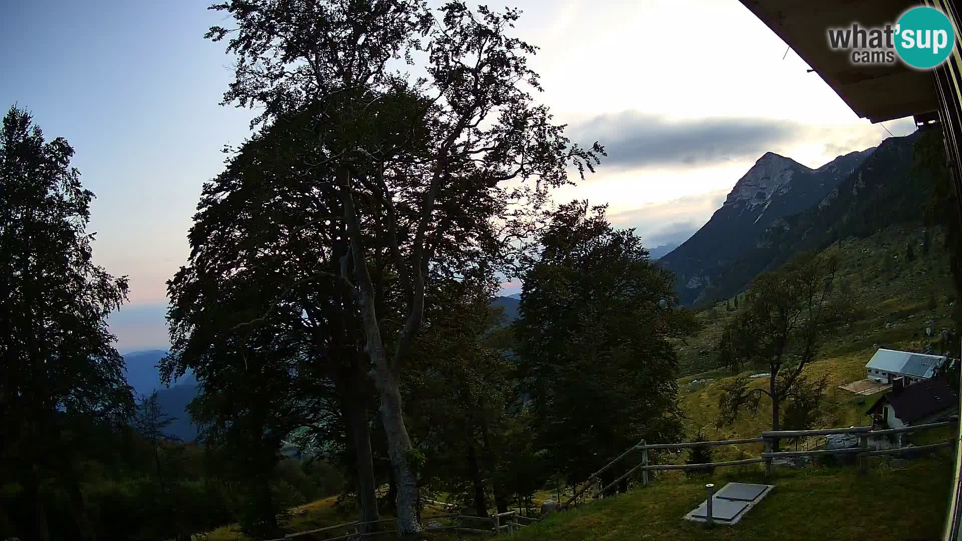 Planina Razor Mountain Hut live cam (1315) | view to Tolminski Migovec