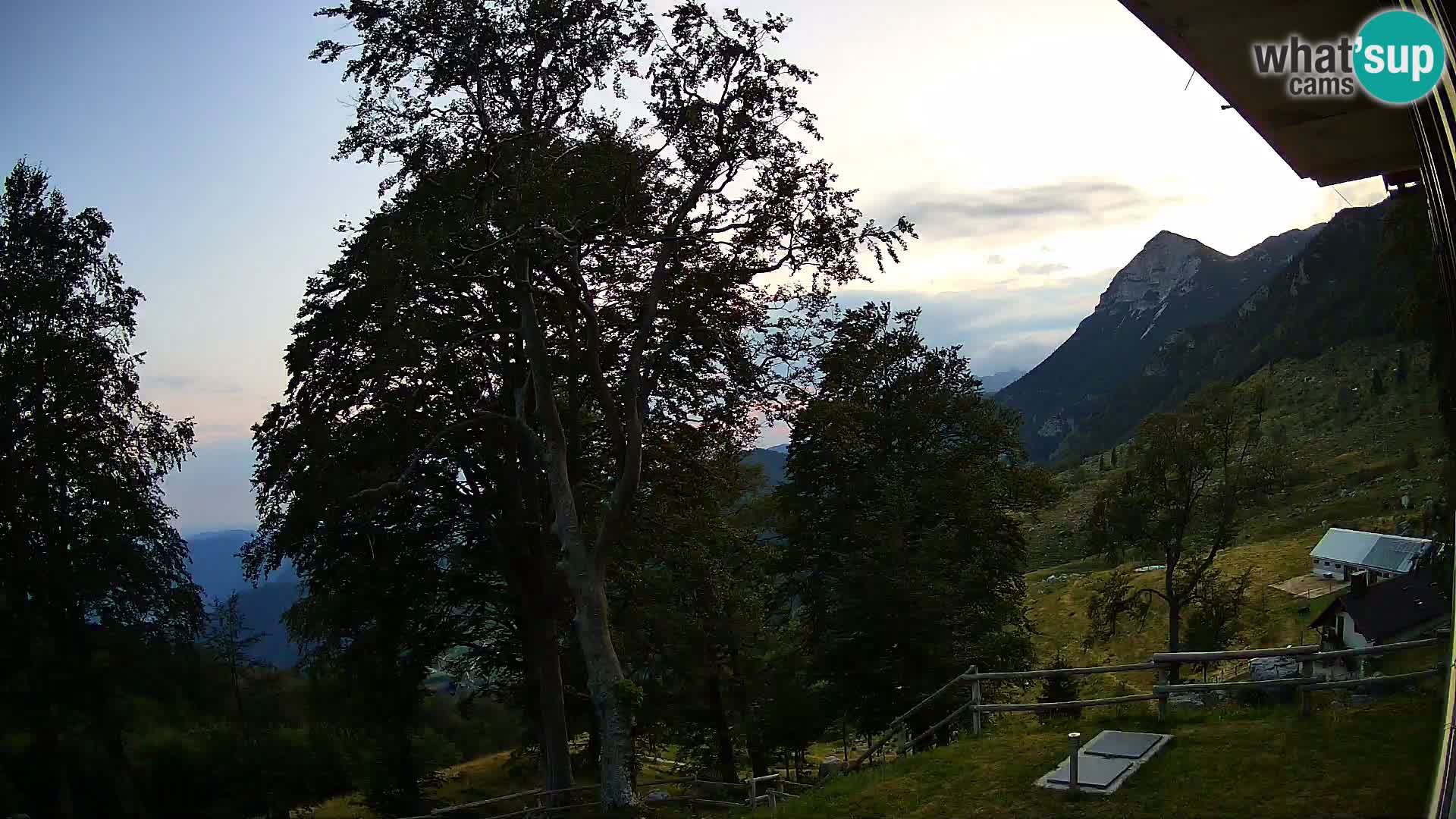Planina Razor Mountain Hut live cam (1315) | view to Tolminski Migovec