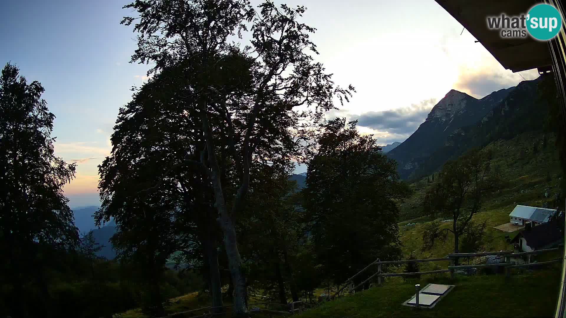 Refuge de la montagne Planina Razor caméra en direct (1315) | vue sur Tolminski Migovec