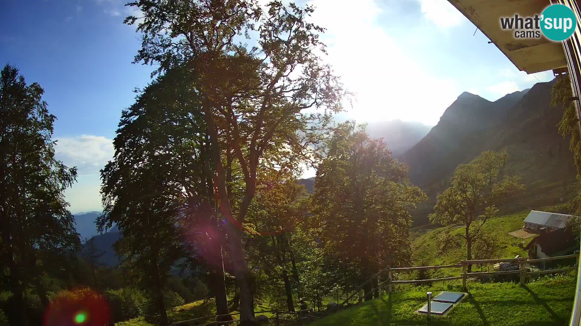 Planina Razor Bergütte Webcam (1315) | Blick auf Tolminski Migovec