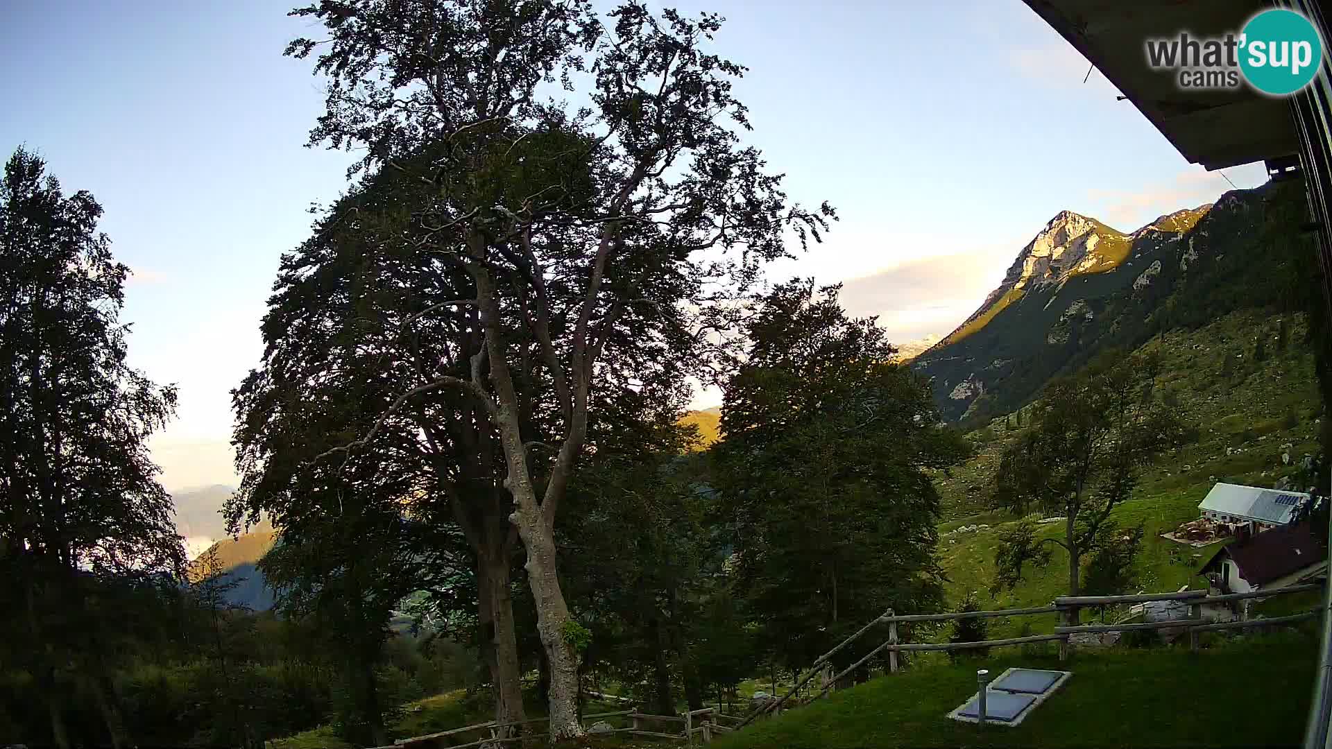 Planina Razor Mountain Hut live cam (1315) | view to Tolminski Migovec