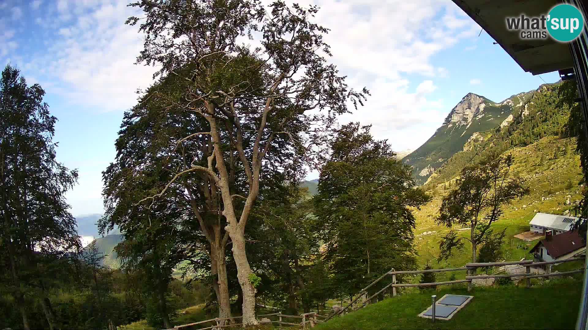 Planina Razor Bergütte Webcam (1315) | Blick auf Tolminski Migovec