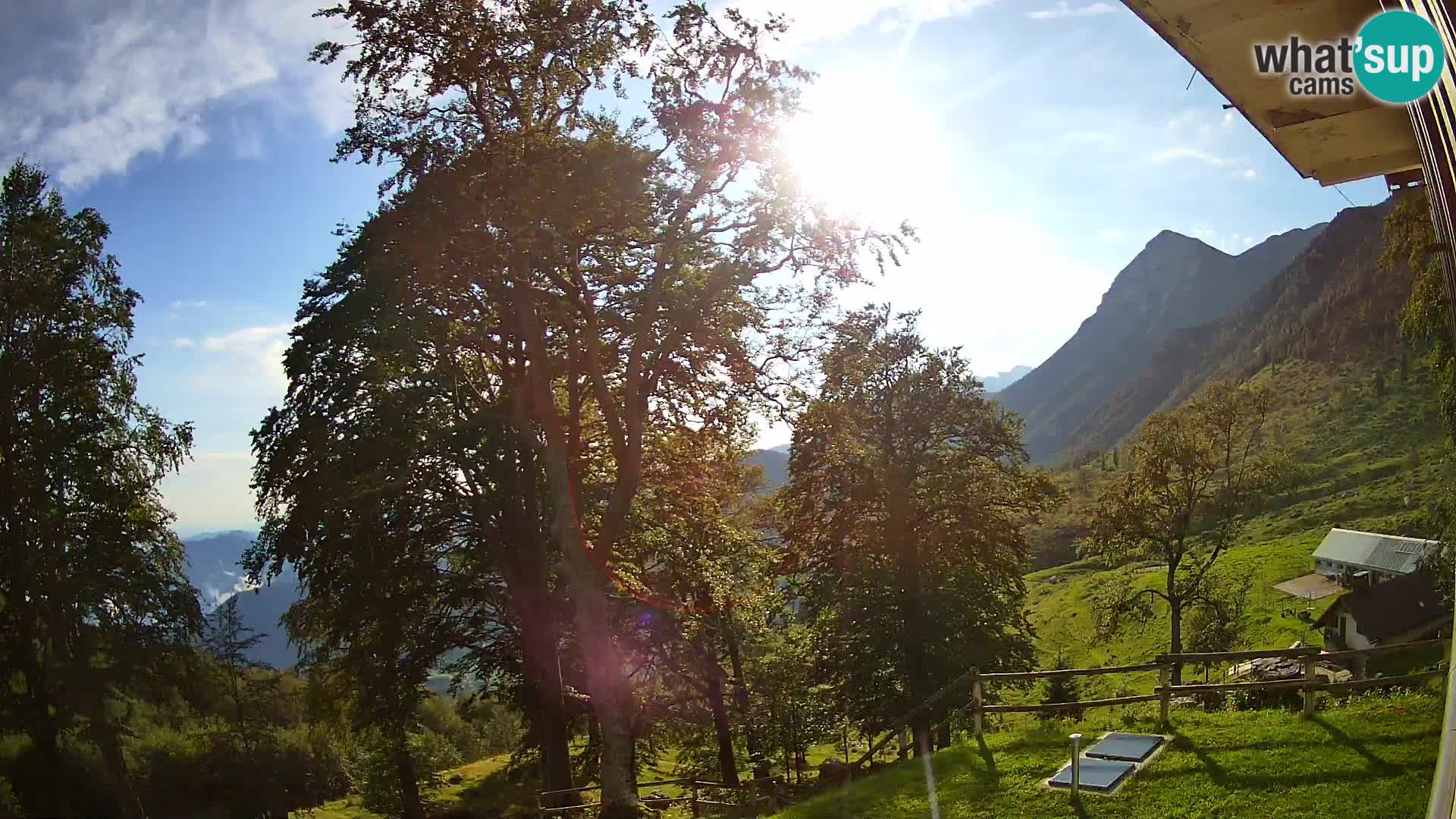 Baita di montagna Planina Razor webcam (1315) | vista su Tolminski Migovec