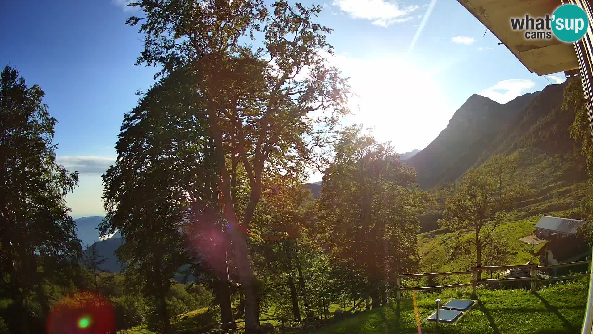 Planina Razor Bergütte Webcam (1315) | Blick auf Tolminski Migovec