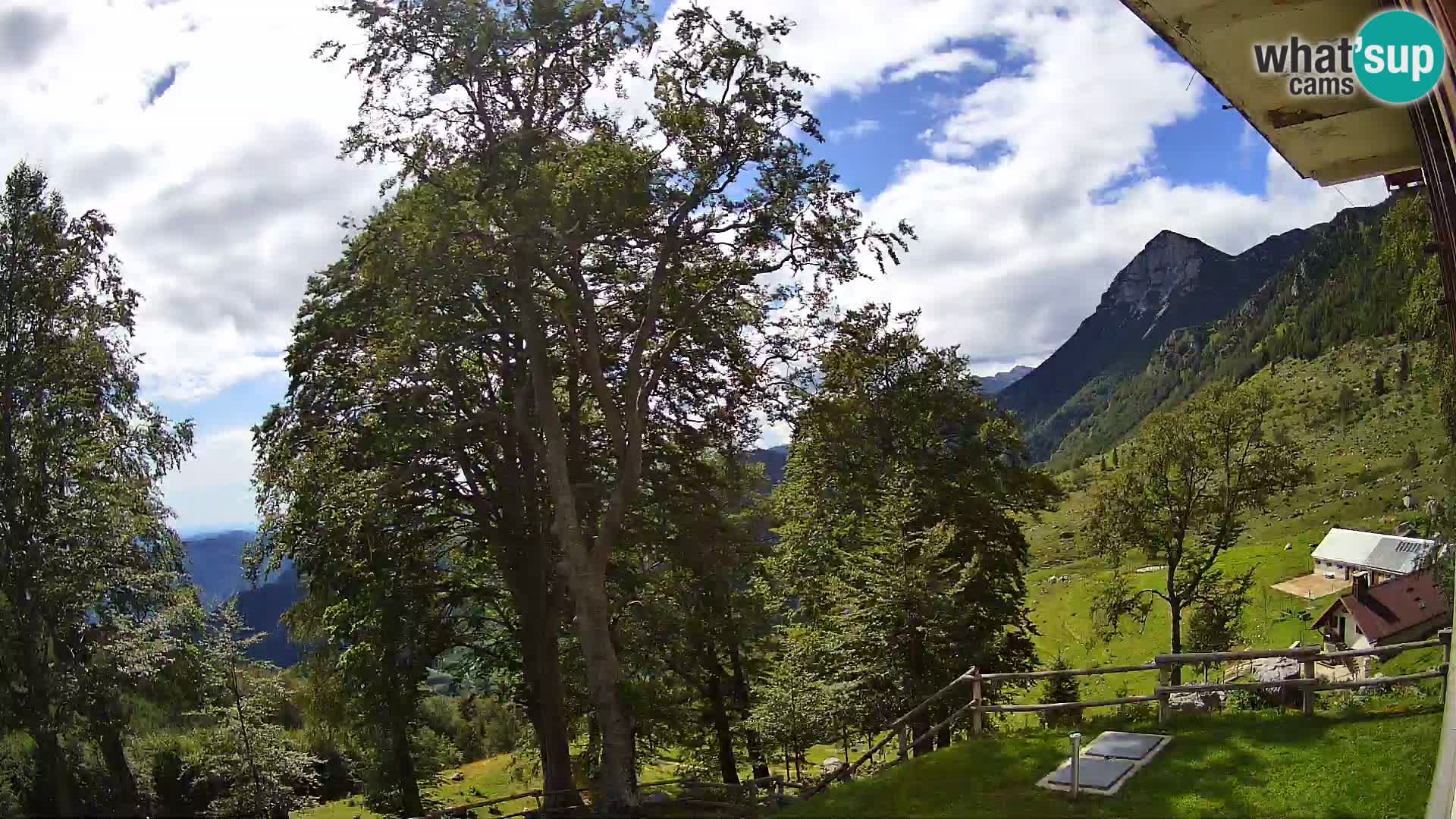 Refuge de la montagne Planina Razor caméra en direct (1315) | vue sur Tolminski Migovec