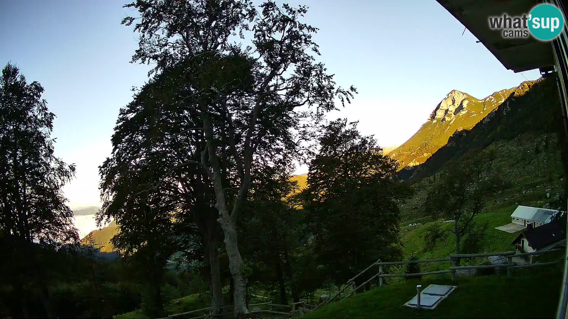 Planina Razor Bergütte Webcam (1315) | Blick auf Tolminski Migovec
