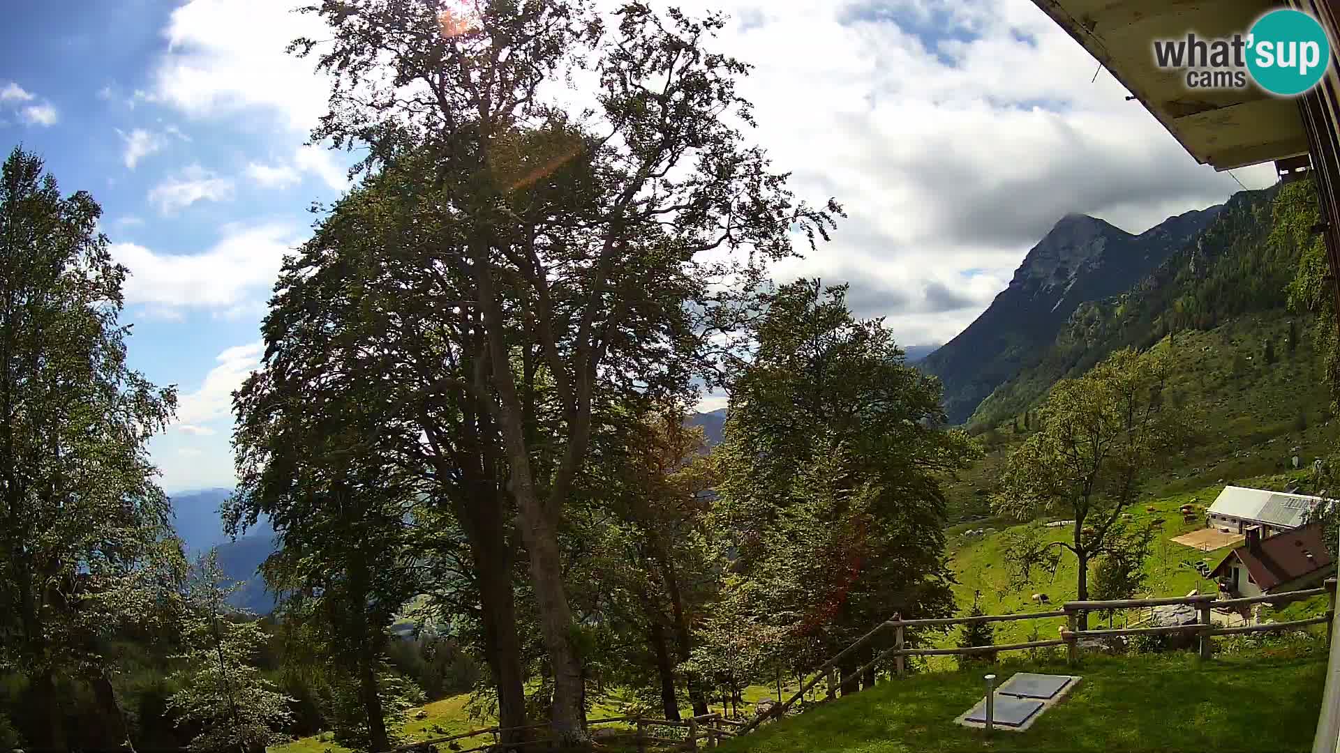 Refuge de la montagne Planina Razor caméra en direct (1315) | vue sur Tolminski Migovec