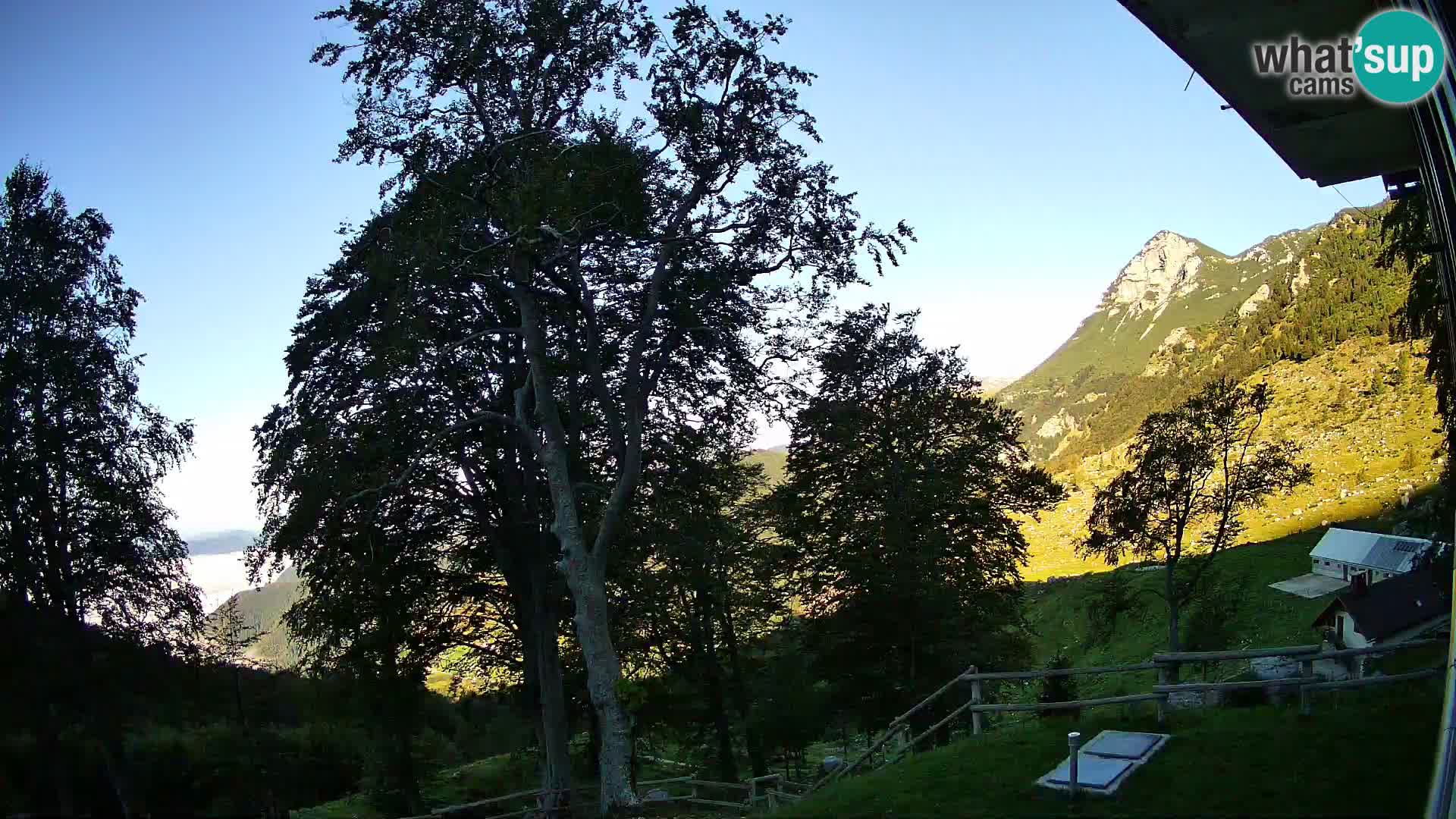 Planina Razor Mountain Hut live cam (1315) | view to Tolminski Migovec