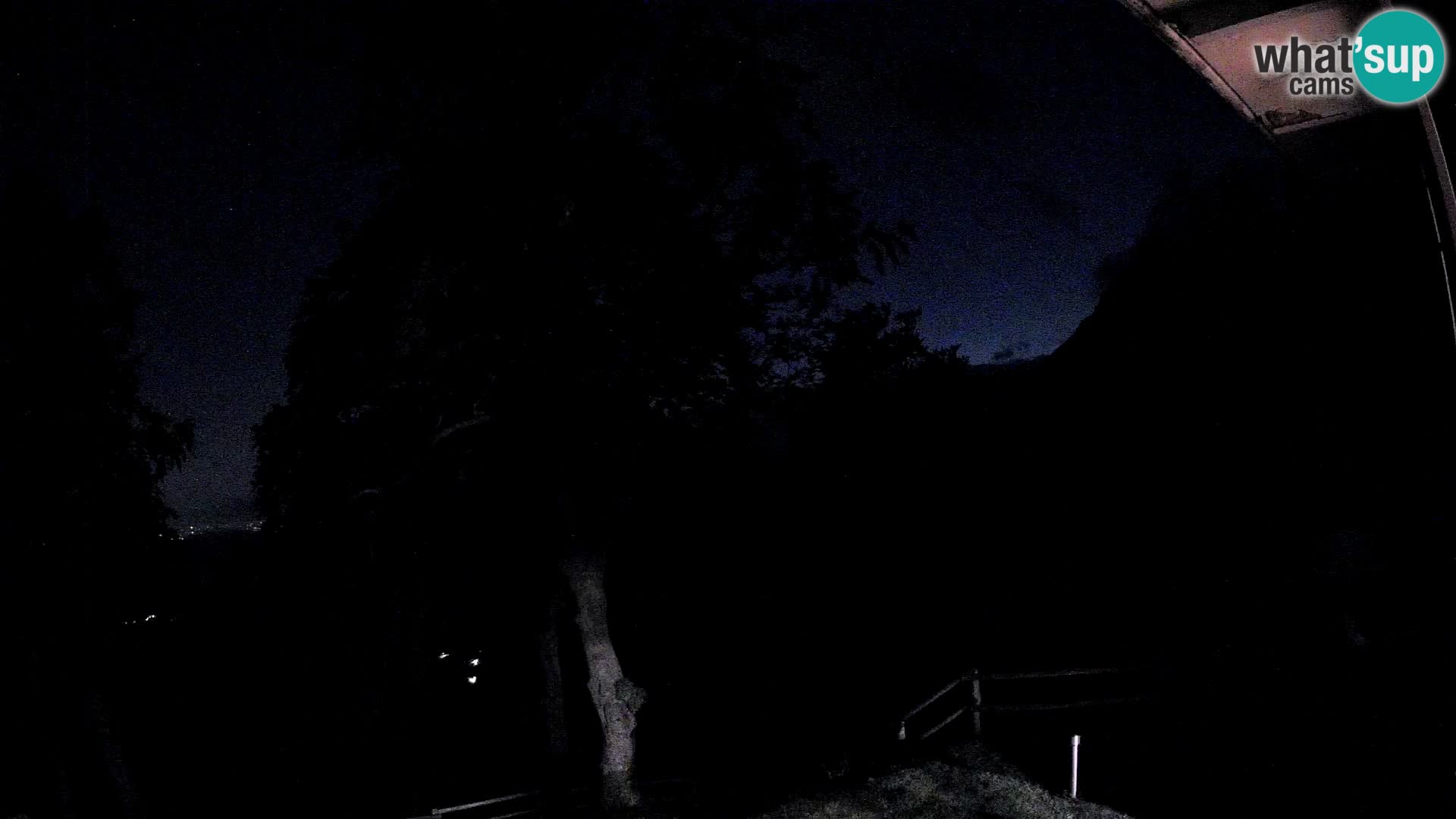 Planina Razor Mountain Hut live cam (1315) | view to Tolminski Migovec
