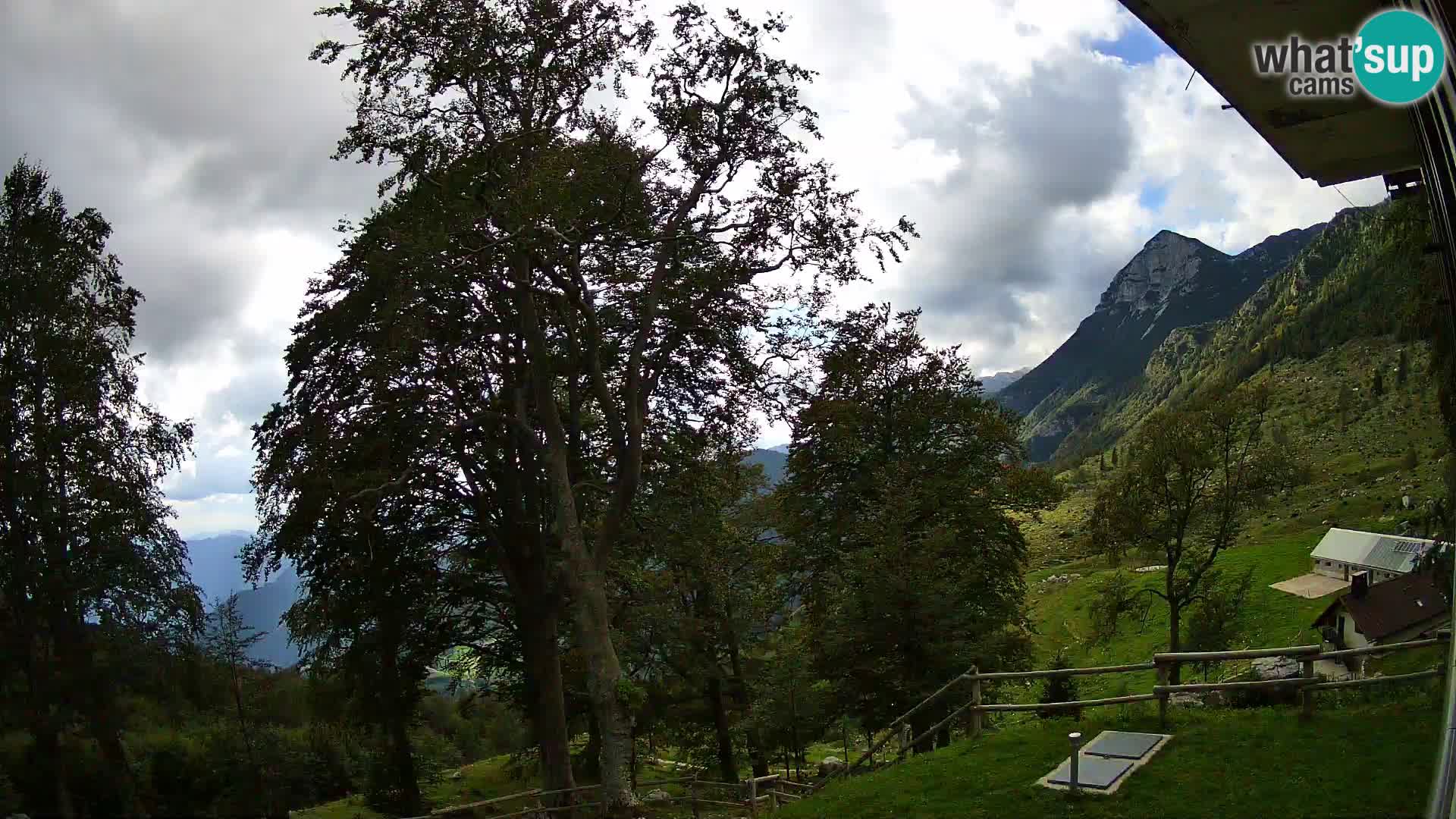 Refuge de la montagne Planina Razor caméra en direct (1315) | vue sur Tolminski Migovec