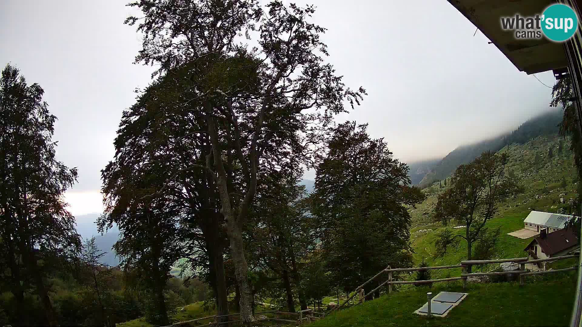 Planina Razor Mountain Hut live cam (1315) | view to Tolminski Migovec