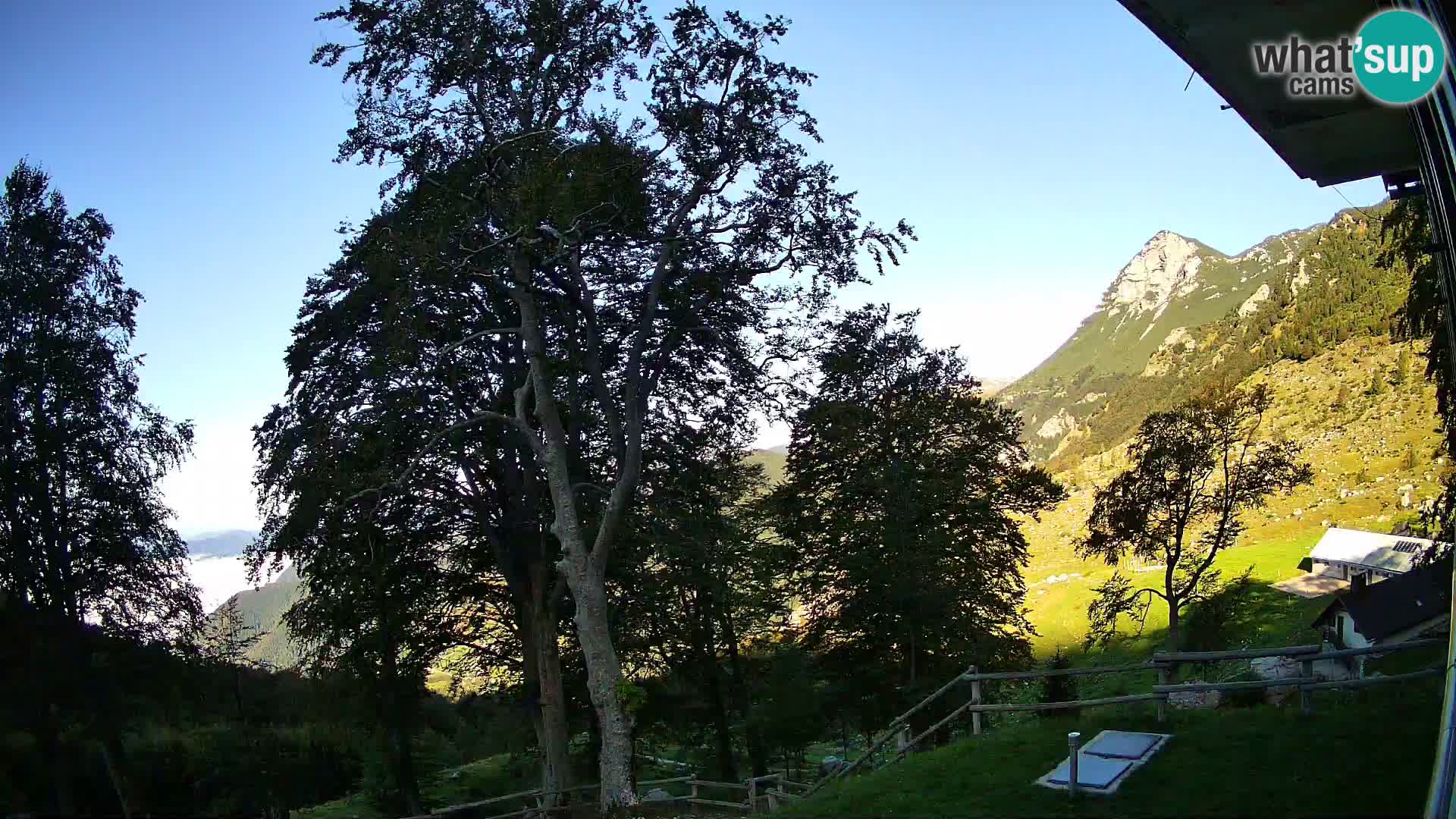 Planina Razor Mountain Hut live cam (1315) | view to Tolminski Migovec