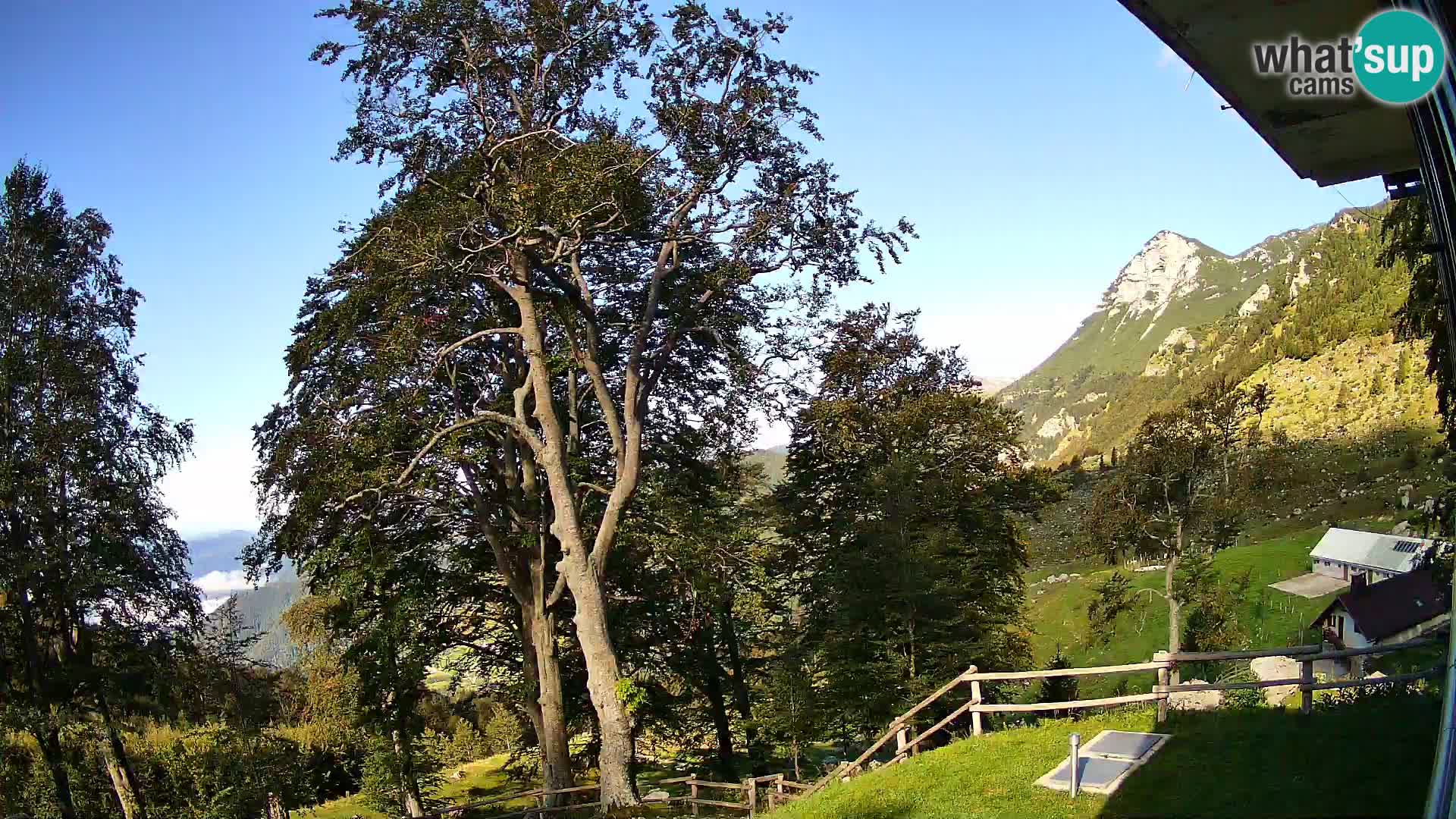 Planina Razor Mountain Hut live cam (1315) | view to Tolminski Migovec