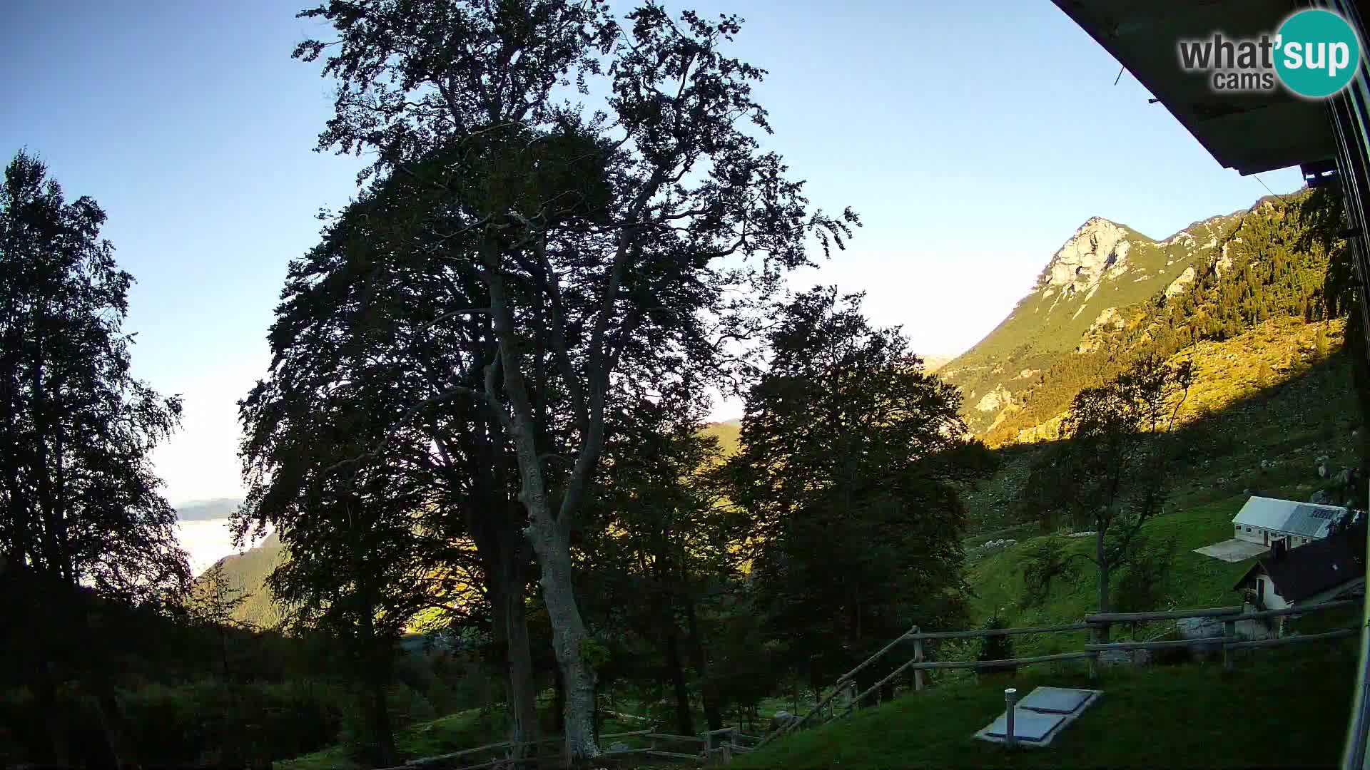 Planina Razor Bergütte Webcam (1315) | Blick auf Tolminski Migovec