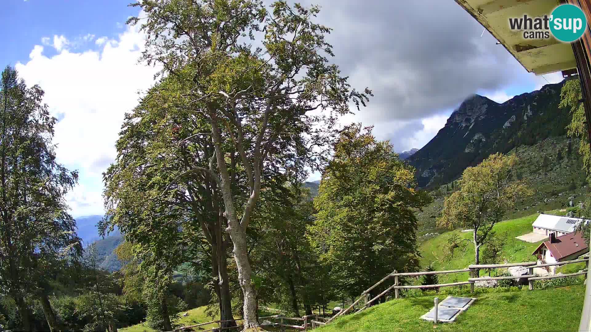 Planina Razor Mountain Hut live cam (1315) | view to Tolminski Migovec