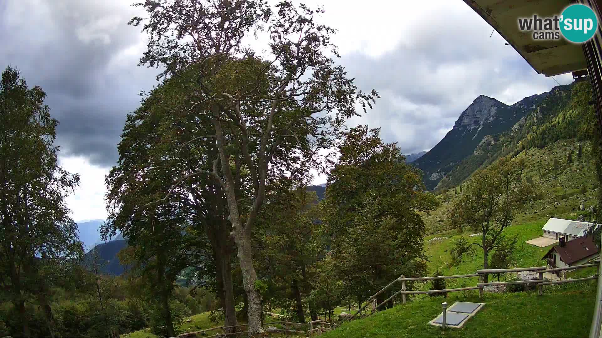 Refuge de la montagne Planina Razor caméra en direct (1315) | vue sur Tolminski Migovec