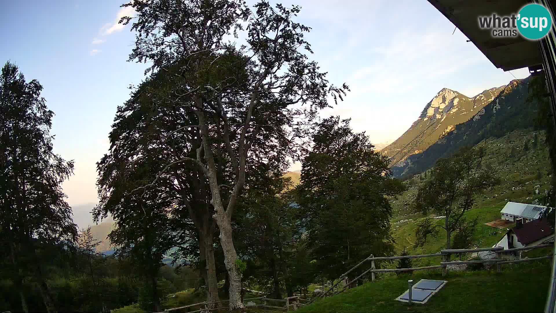 Refuge de la montagne Planina Razor caméra en direct (1315) | vue sur Tolminski Migovec