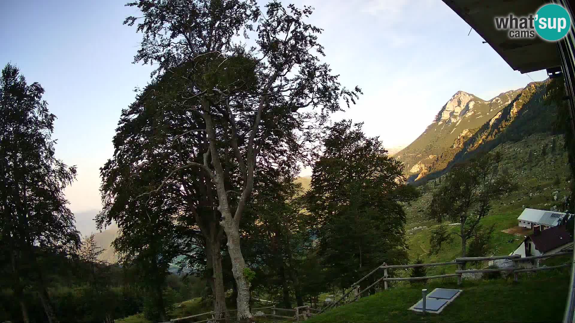 Refuge de la montagne Planina Razor caméra en direct (1315) | vue sur Tolminski Migovec