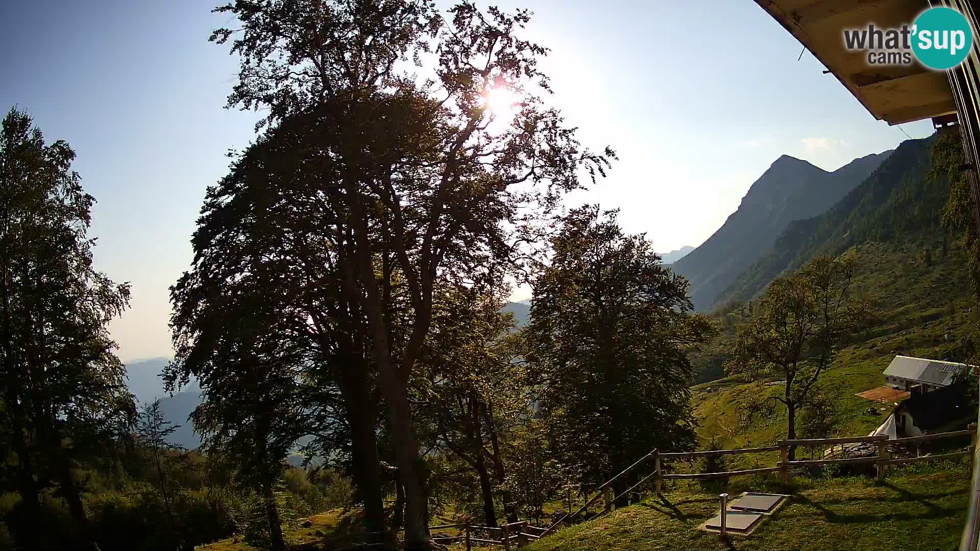 Refuge de la montagne Planina Razor caméra en direct (1315) | vue sur Tolminski Migovec