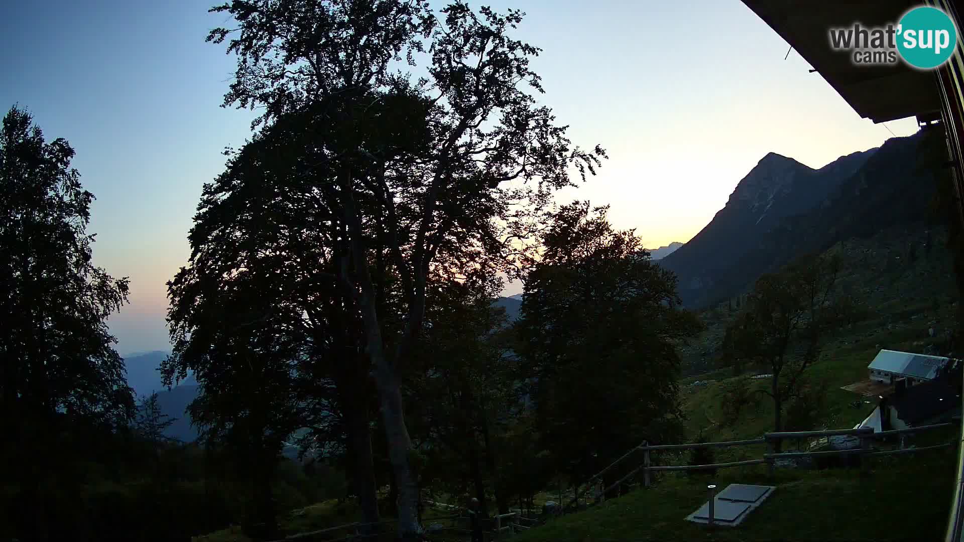 Refuge de la montagne Planina Razor caméra en direct (1315) | vue sur Tolminski Migovec