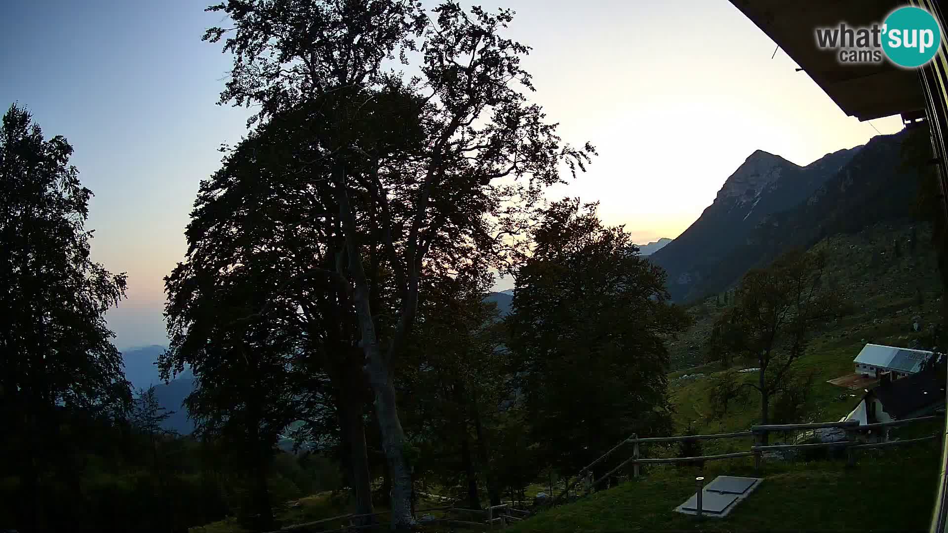 Refuge de la montagne Planina Razor caméra en direct (1315) | vue sur Tolminski Migovec