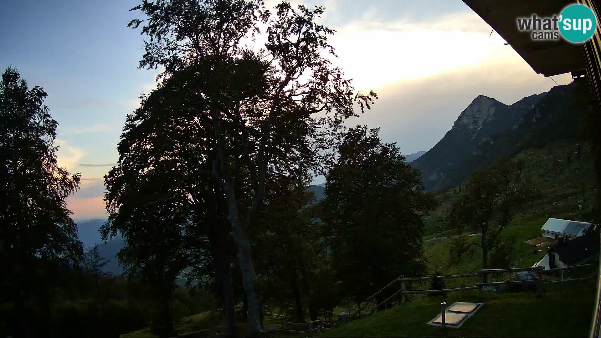 Planinarski dom na planini Razor (1315) | Pogled na Tolminski Migovec