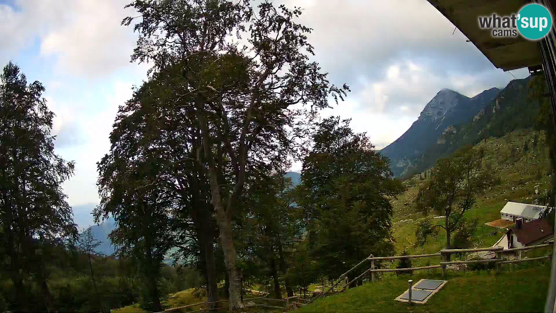 Planina Razor Mountain Hut live cam (1315) | view to Tolminski Migovec