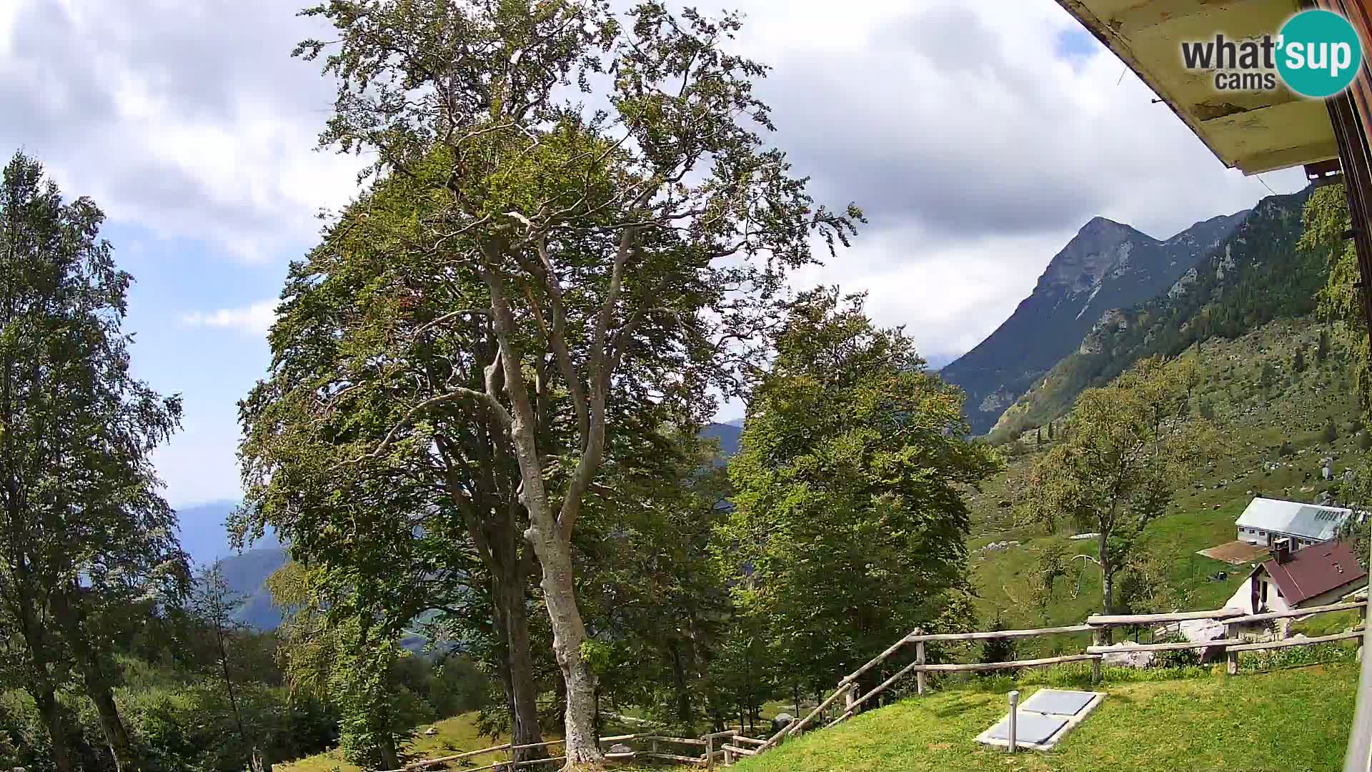 Planina Razor Mountain Hut live cam (1315) | view to Tolminski Migovec
